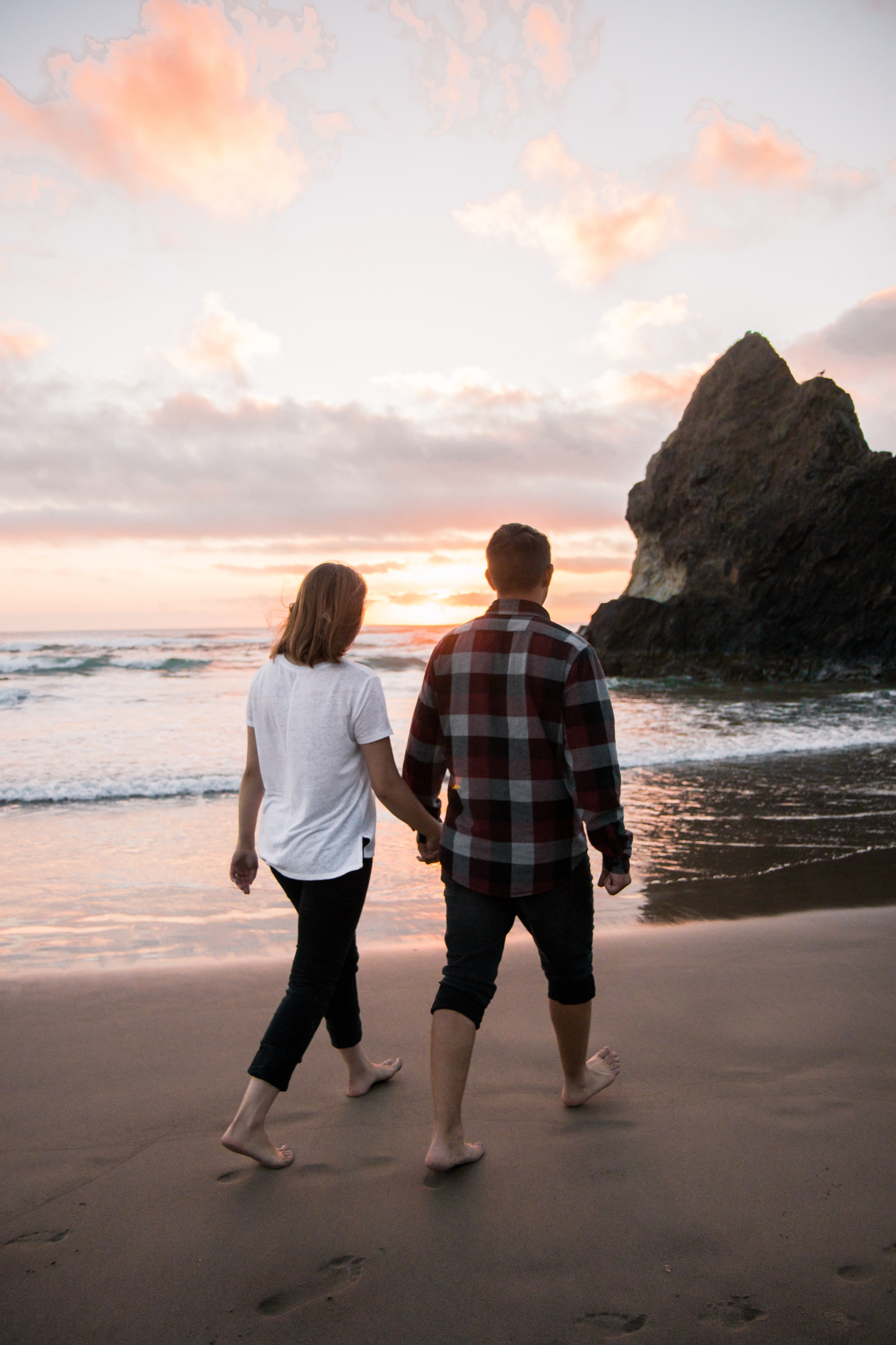 Un couple mature au bord de la mer | Photo : Pexels