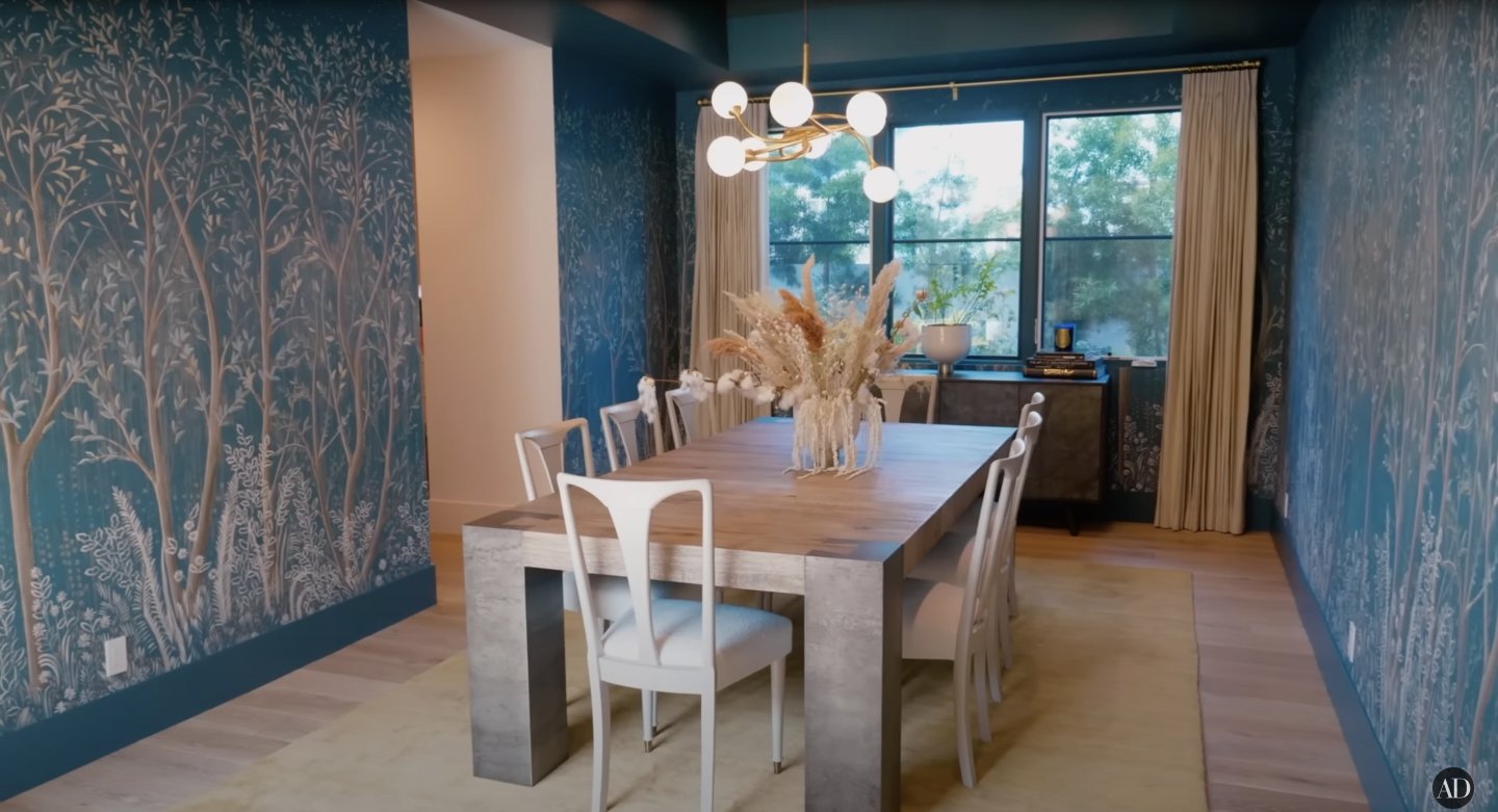 Bryce Howard and Seth Gabel's nature-inspired dining room in their four bedroom home. / Source: YouTube.com/ArchitecturalDigest