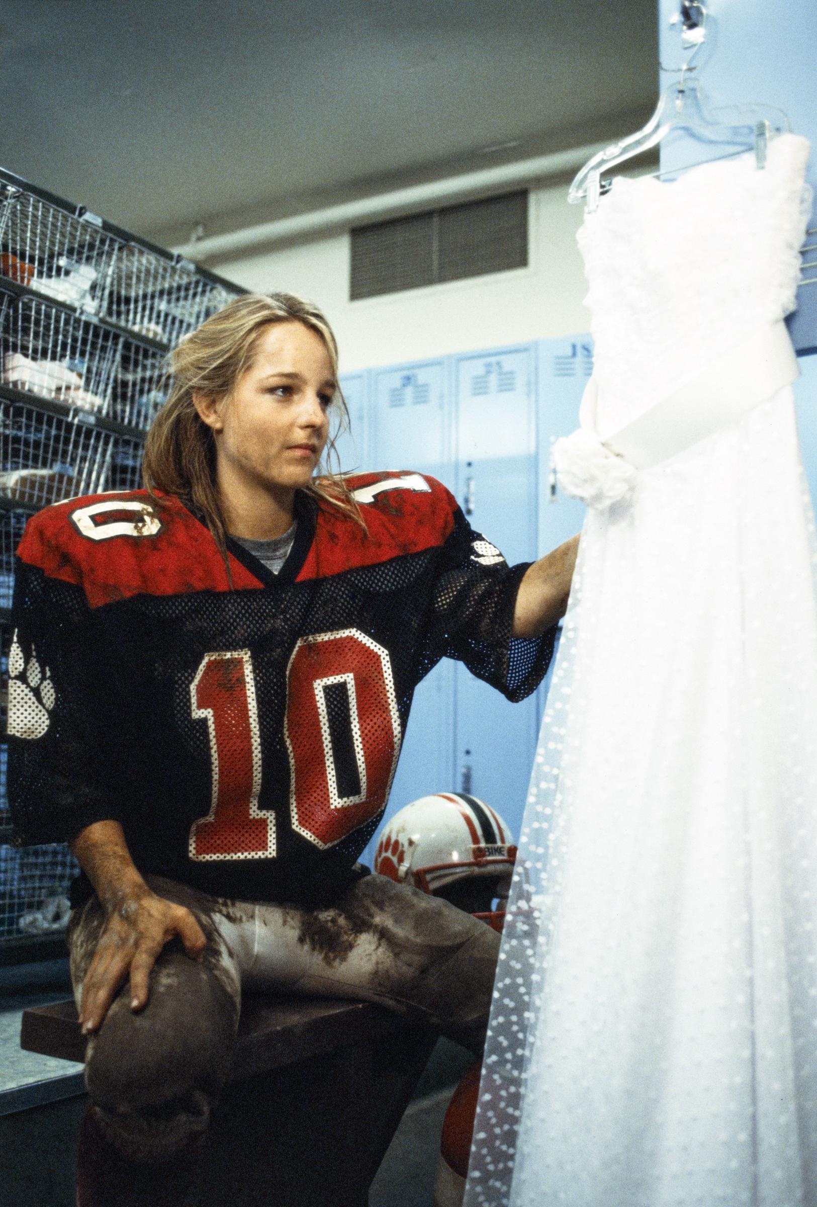 Helen Hunt on the set of "Quarterback Princess," 1983 | Source: Getty Images