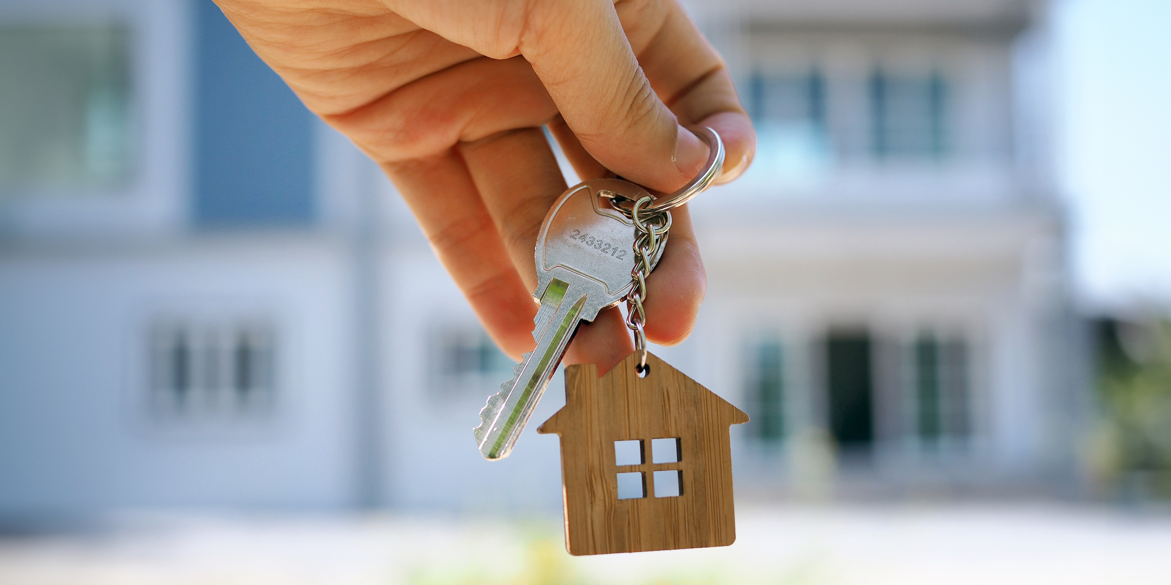 A person holding a house key | Source: Shutterstock