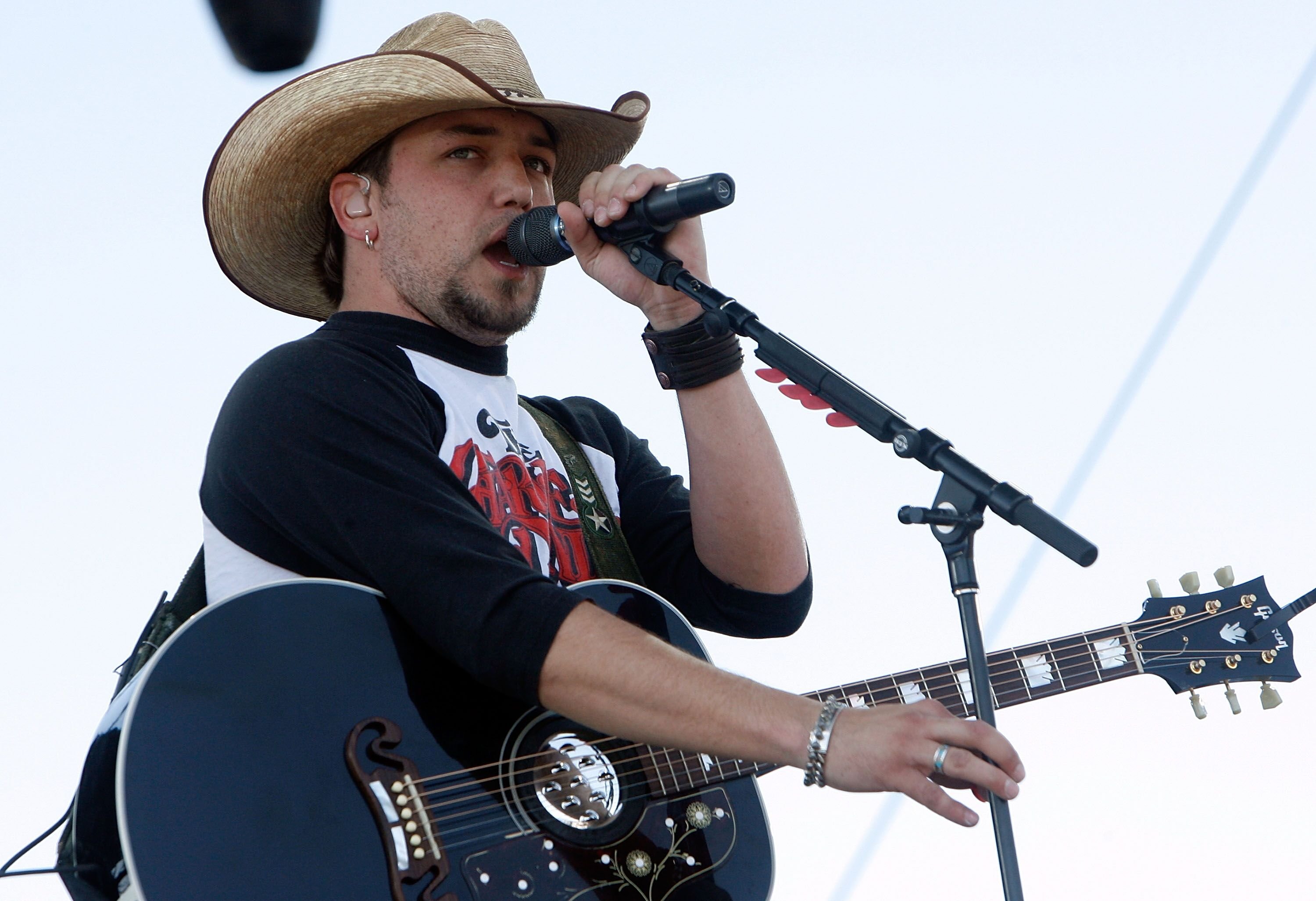 Jason Aldean performs during the Stagecoach Music Festival held at the Empire Polo Field on May 6, 2007, in Indio, California | Photo: Kevin Winter/Getty Images
