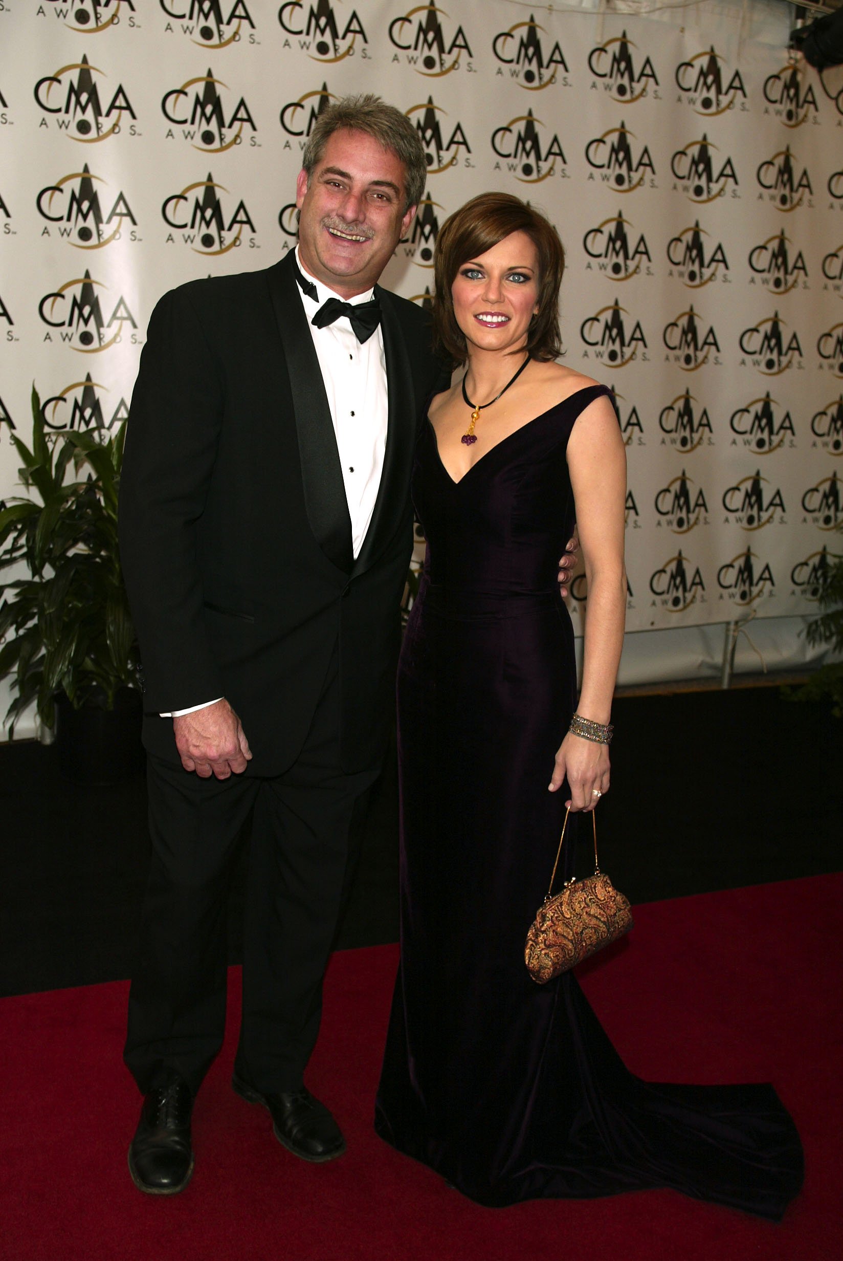 Martina McBride arrives with her husband John at the 36th annual Country Music Association Awards at the Grand Ole Opry House in Nashville, Tennessee, November 6, 2002 | Source: Getty Images