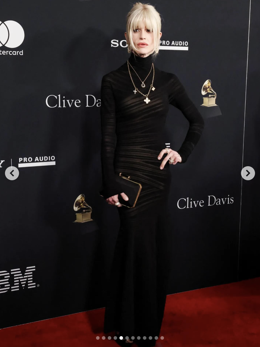 Kelly Osbourne poses in her black attire, as seen in a picture posted on February 1, 2026 | Source: Instagram/kellyosbourne