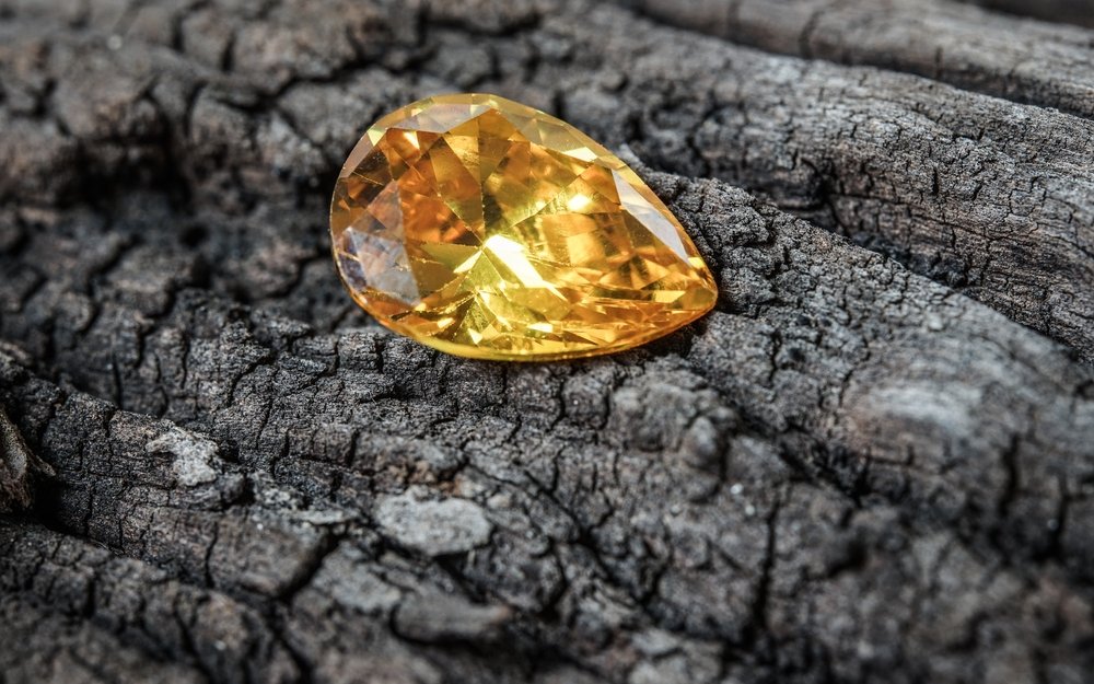Linda beschloss, einen Juwelier aufzusuchen, der bestätigte, dass der Stein nicht nur kostbar, sondern auch viel wert sei | Quelle: Pexels