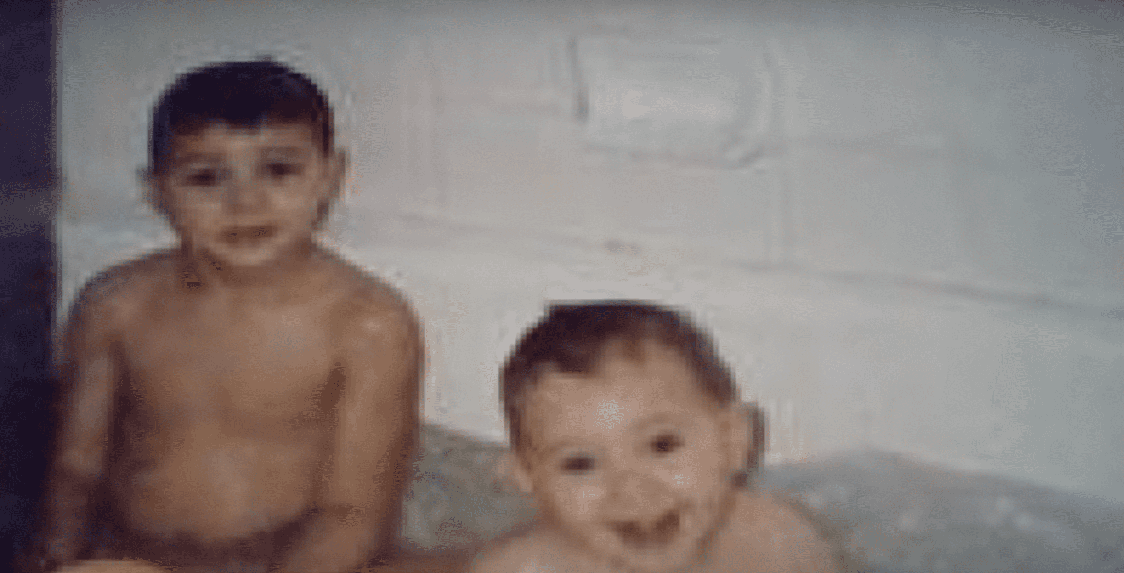A childhood photo of [left] Jacob and [right] Jonathan that Hope Hollan stumbled upon on Facebook. | Source: youtube.com/10newsvideos. 