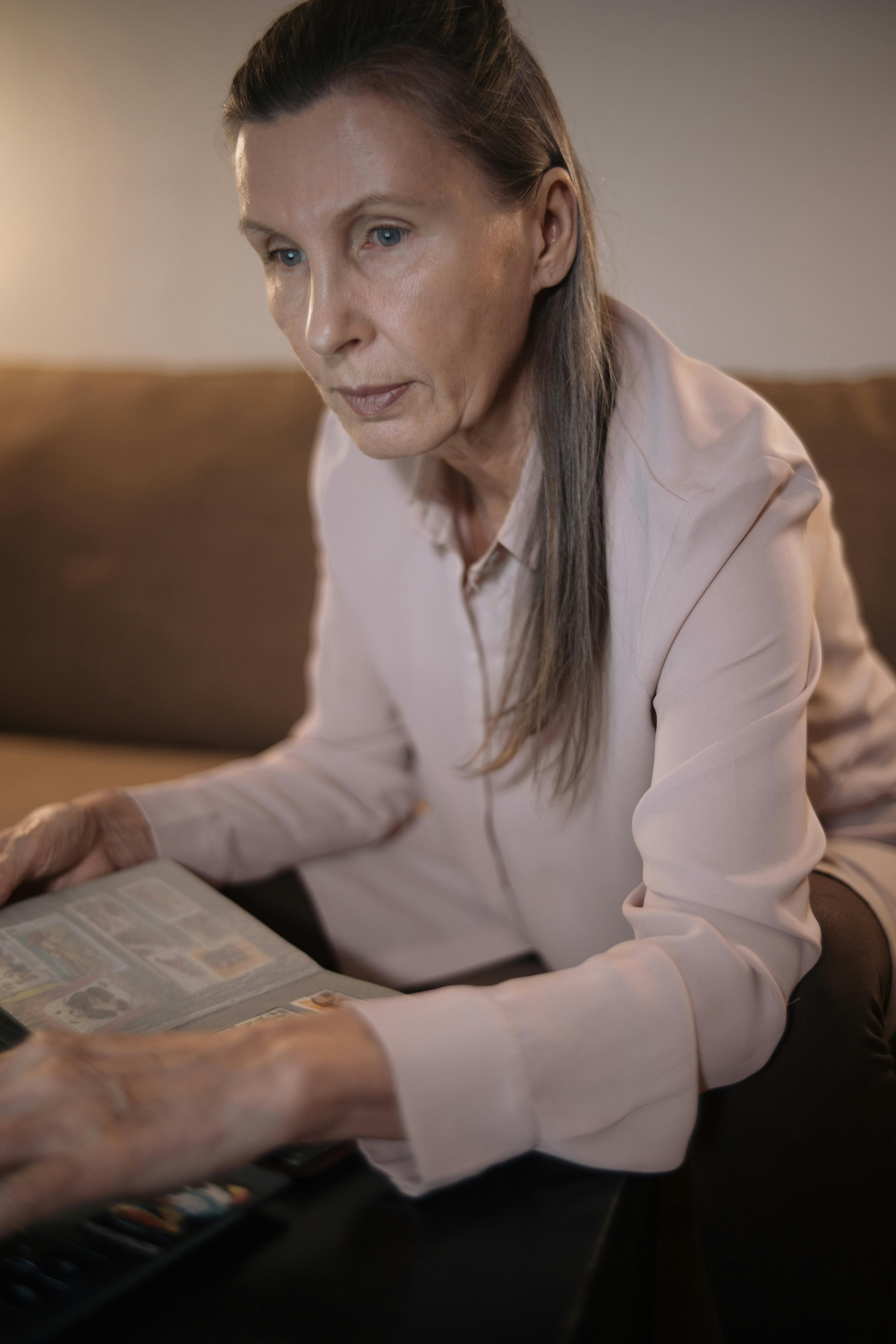 An older woman | Source: Pexels