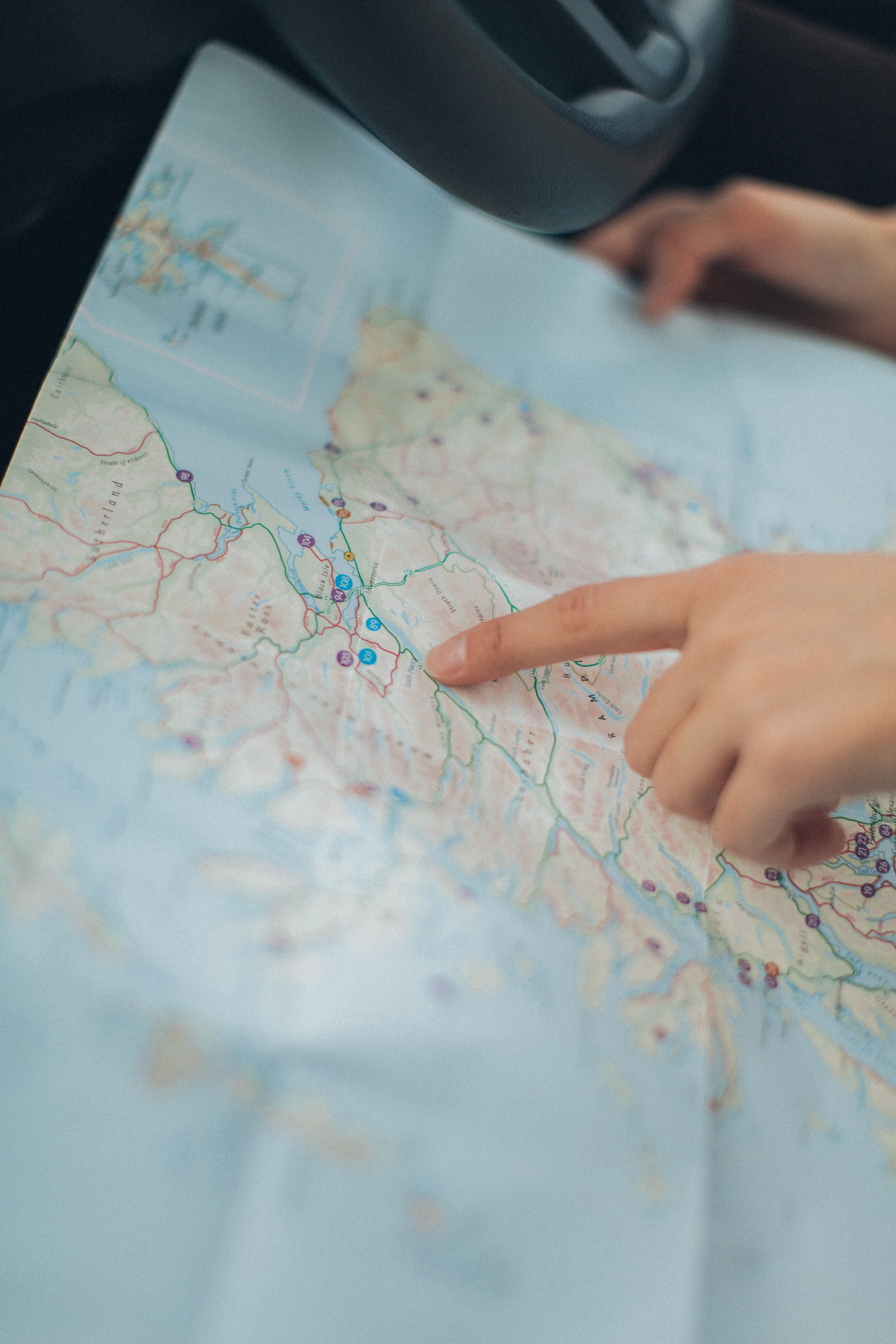 Abbie and Nicholas studied the city map to figure out the coordinates | Photo: Pexels