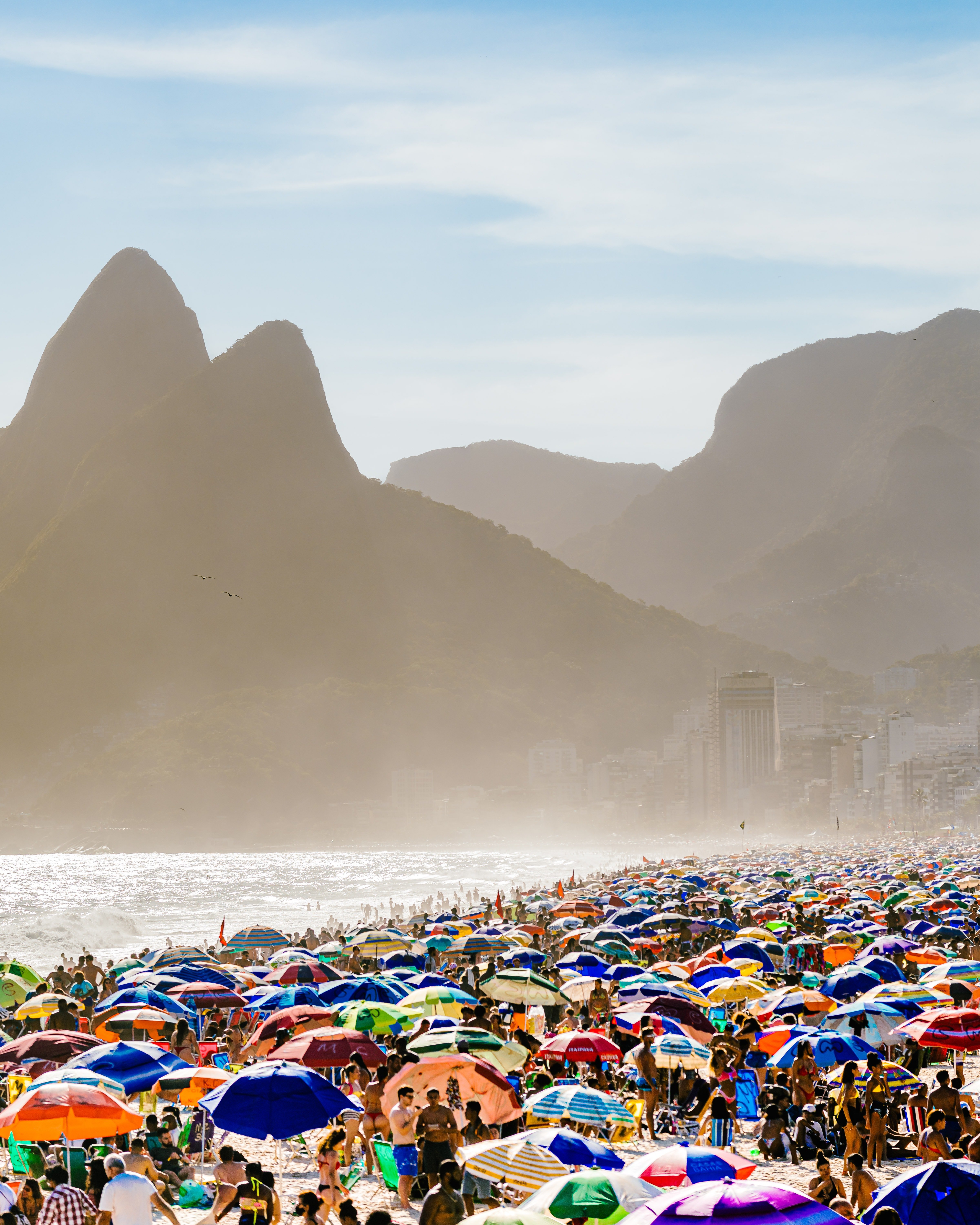 A very crowded beach view. | Source: Shutterstock 