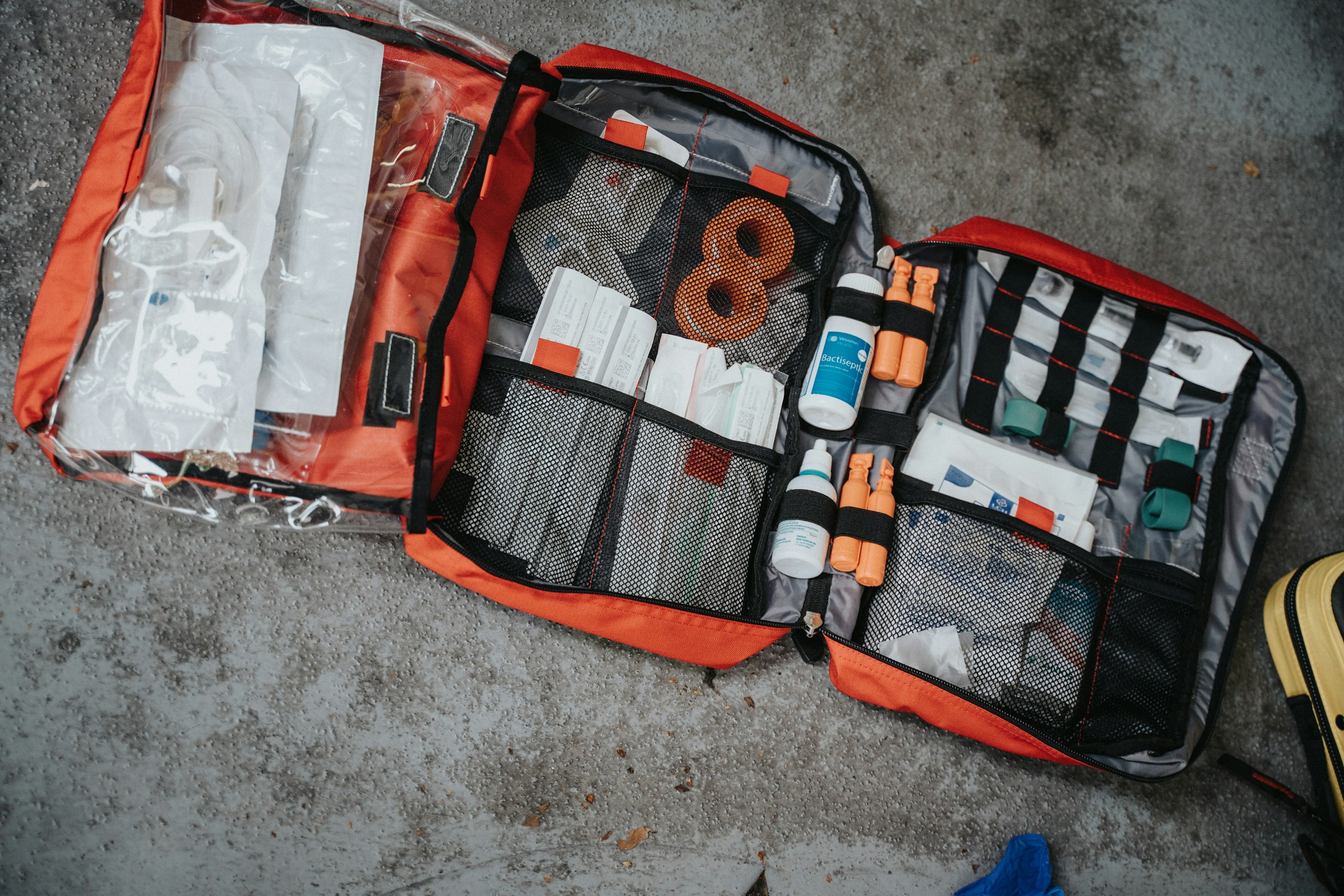 Une trousse de premiers soins ouverte | Source : Unsplash