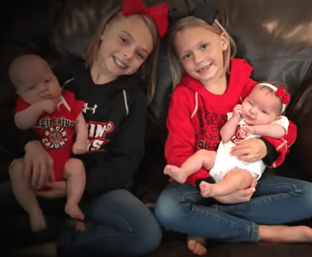 Las hermanas Aubree y Mariah con sus hermanos gemelos Gavin y Grace. | Foto: Youtube.com/Good Morning America