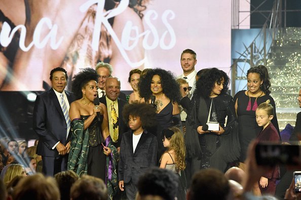 Berry Gordy, Diana Ross, Robert Ellis Silberstein and their children at the 2017 American Music Awards in California. | Photo: Getty Images