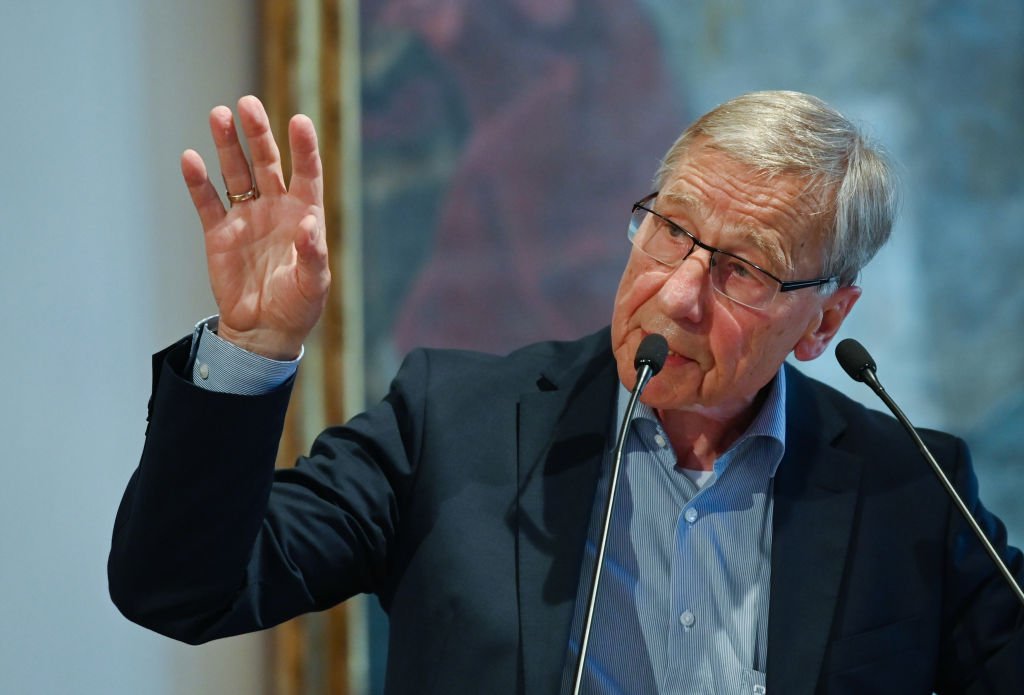 Der ehemalige SPD-Politiker und Bundesminister Wolfgang Clement spricht nach Verleihung des Hayek-Preises vor dem Publikum. (Foto von Patrick) | Quelle: Bildallianz über Getty Images