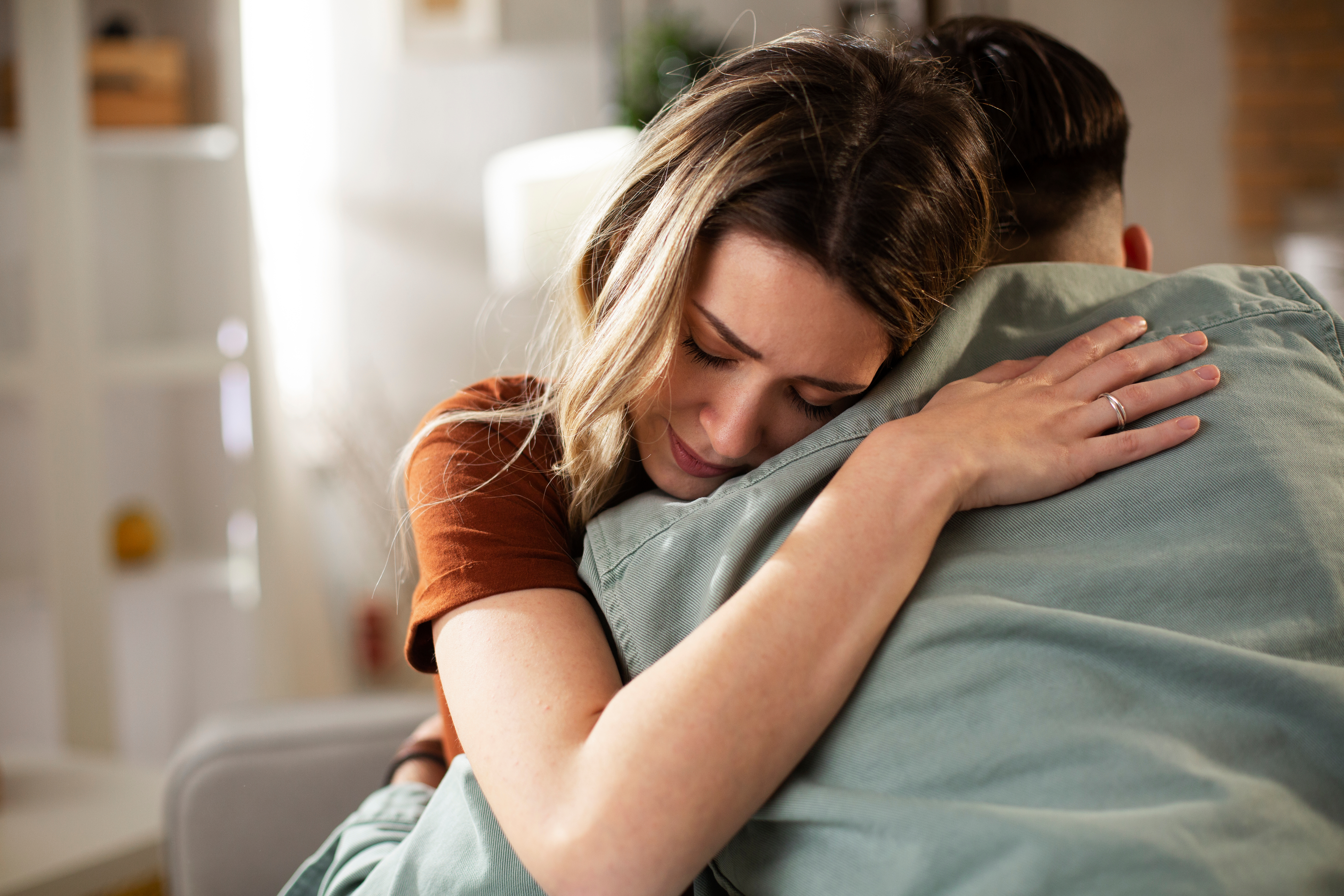 Man comforting his wife. | Source: Shutterstock
