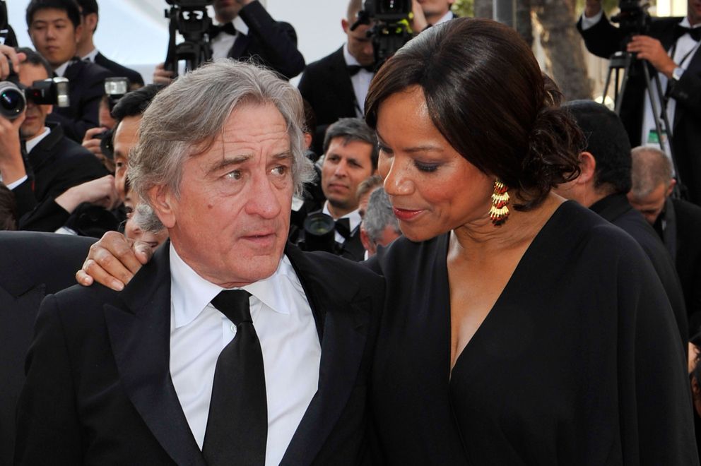 Robert De Niro et Grace Hightower assistent à la première de "Once Upon A Time" lors de la 65e édition du Festival de Cannes au Palais des Festivals le 18 mai 2012 à Cannes, France | Source : Getty Images