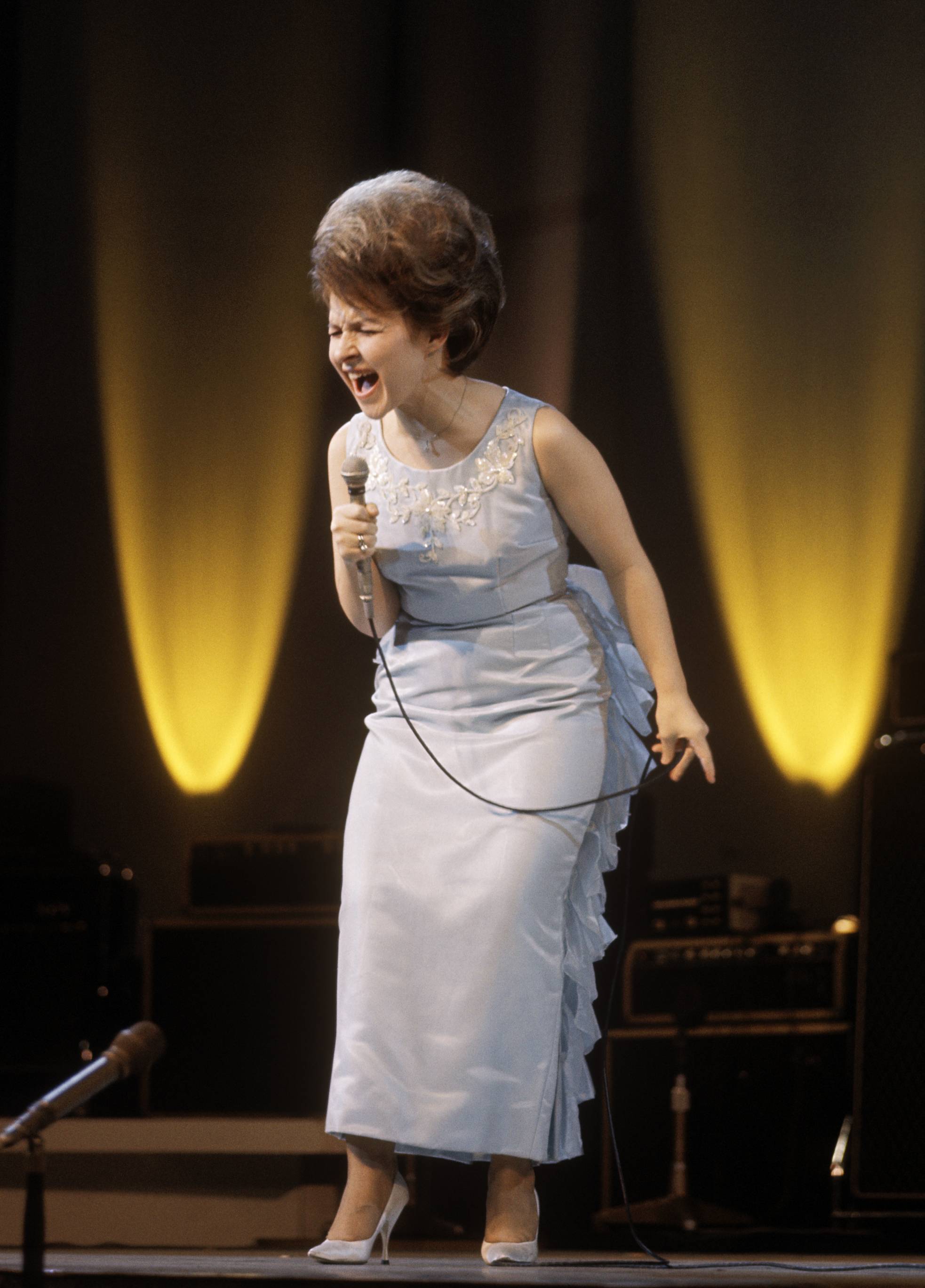 Brenda Lee performs live on stage in London in 1964 | Source: Getty Images