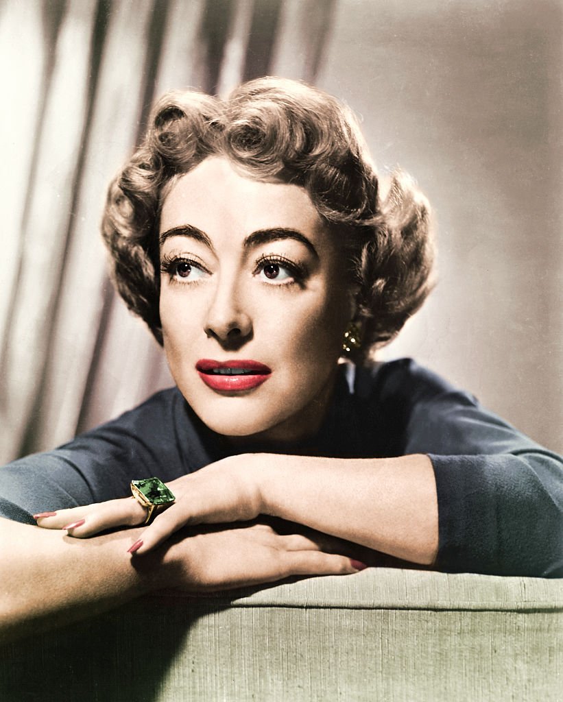 Joan Crawford tenía cejas gruesas que enmarcaban sus ojos.|Foto: Getty Images Joan Crawford tenía cejas gruesas que enmarcaban sus ojos.|Foto: Getty Images
