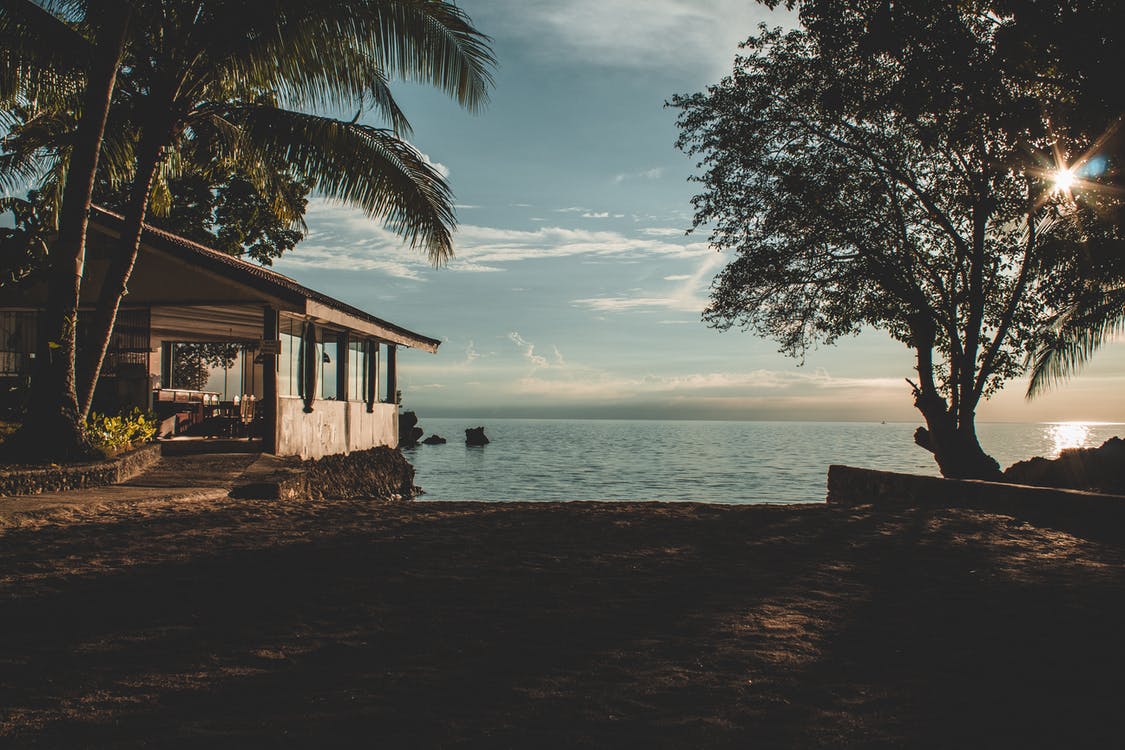 They looked at the ocean from her porch and talked. | Source: Pexels