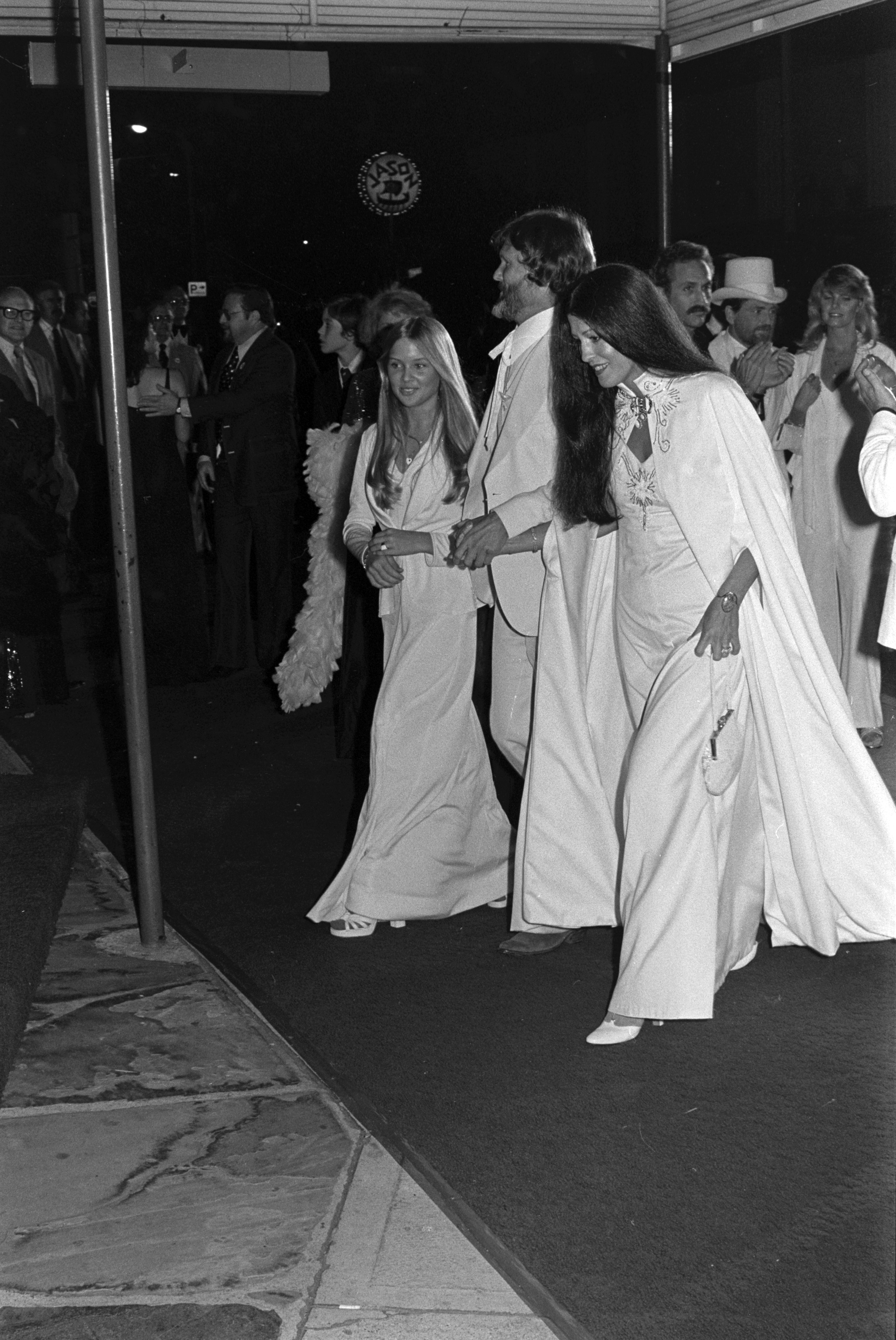 Tracy Kristofferson, Kris Kristofferson, and Rita Coolidge attend the premiere of "A Star Is Born" at Mann's Village Theater in Westwood, California, on December 18, 1976. | Source: Getty Images