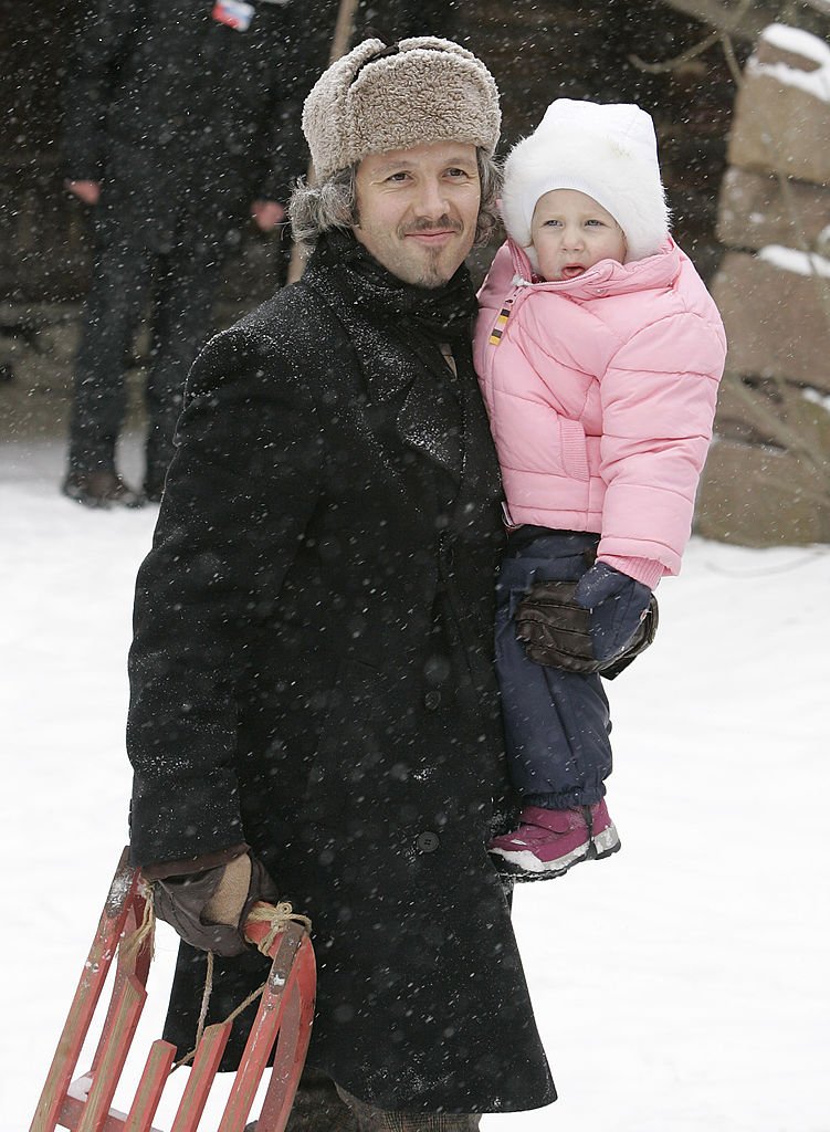 Ari Behn und Tochter Leah Isadora nehmen an den Feierlichkeiten zum 70. Geburtstag von König Harald von Norwegen in Oslo teil | Quelle: Getty Images