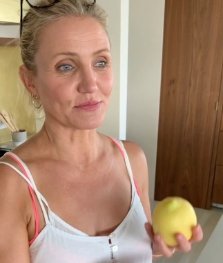 Cameron Diaz in the kitchen, dated September 26, 2020 | Source: | Instagram/camerondiaz