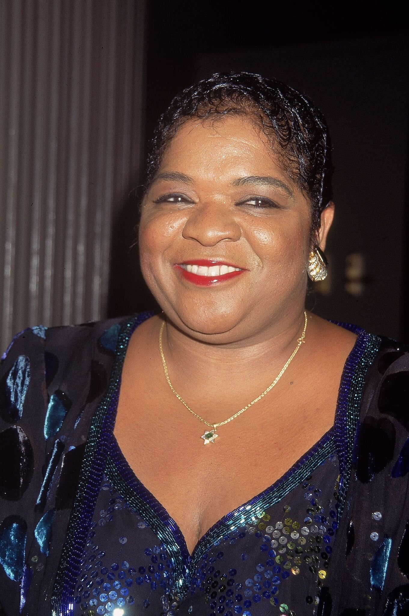 American singer and actor Nell Carter smiles at her opening at Rainbows and Stars August 1, 1995 at Rockefeller Center | Getty Images