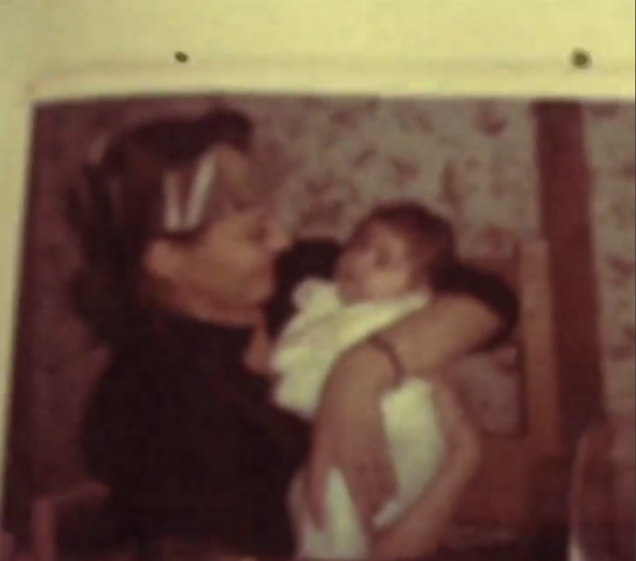 Ella-Jane in her mother's arms | Source: Instagram/sarahparish23