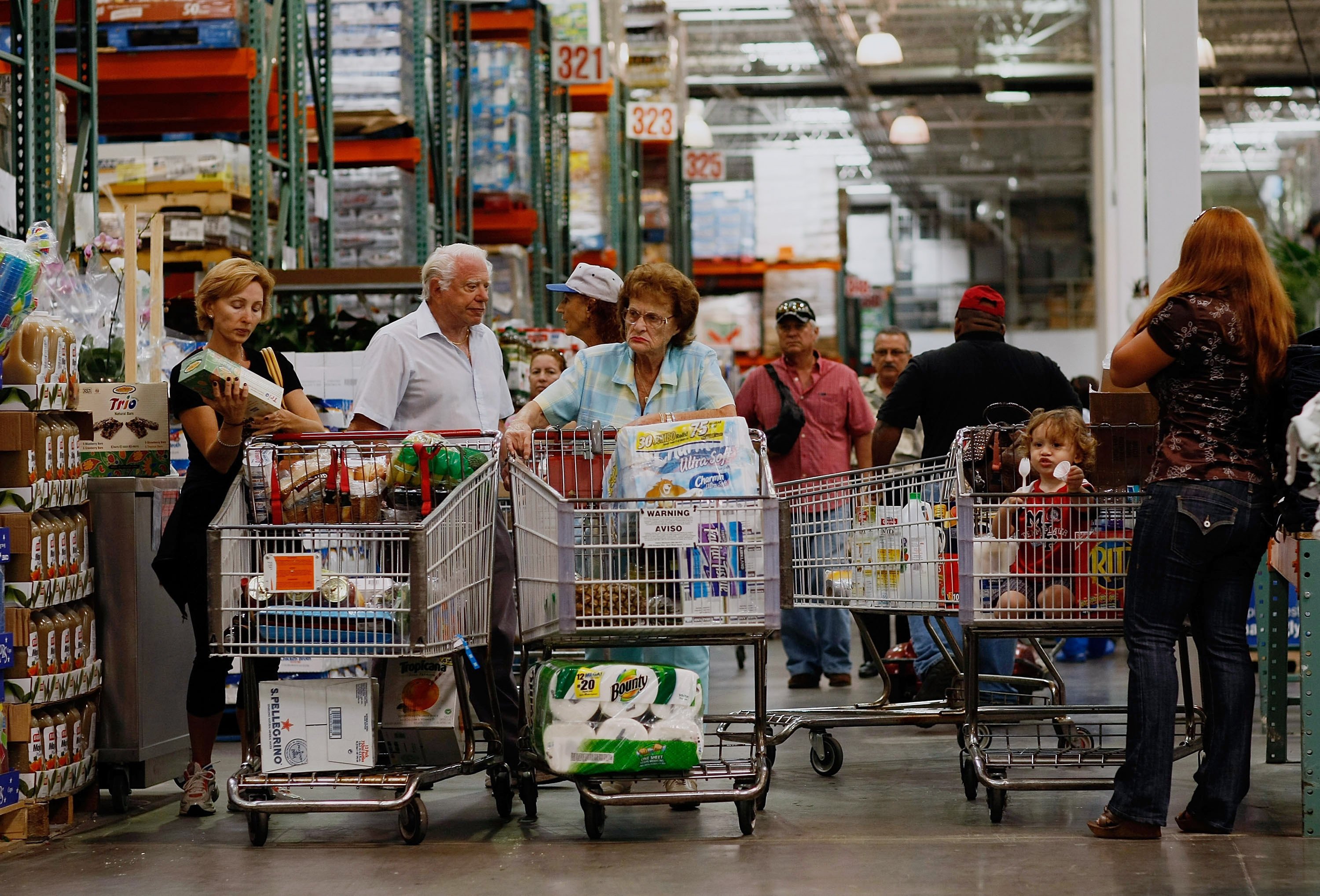 Shoppers in a department store. | Source: Getty Images.