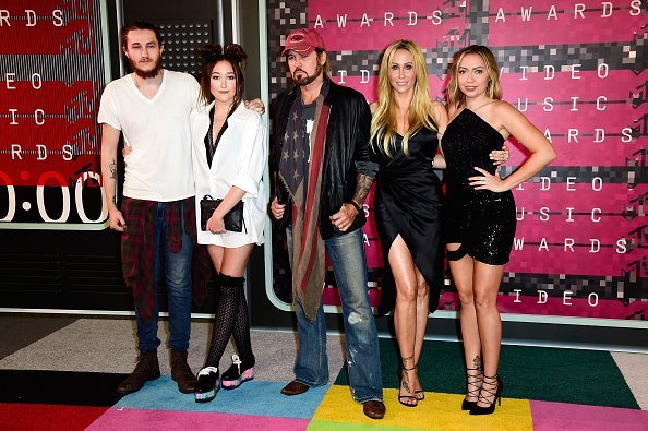 Braison Cyrus, producer Tish Cyrus, actress Noah Cyrus, recording artist Billy Ray Cyrus and actress Brandi Glenn Cyrus attend the 2015 MTV Video Music Awards at Microsoft Theater on August 30, 2015, in Los Angeles, California. | Source: Getty Images.