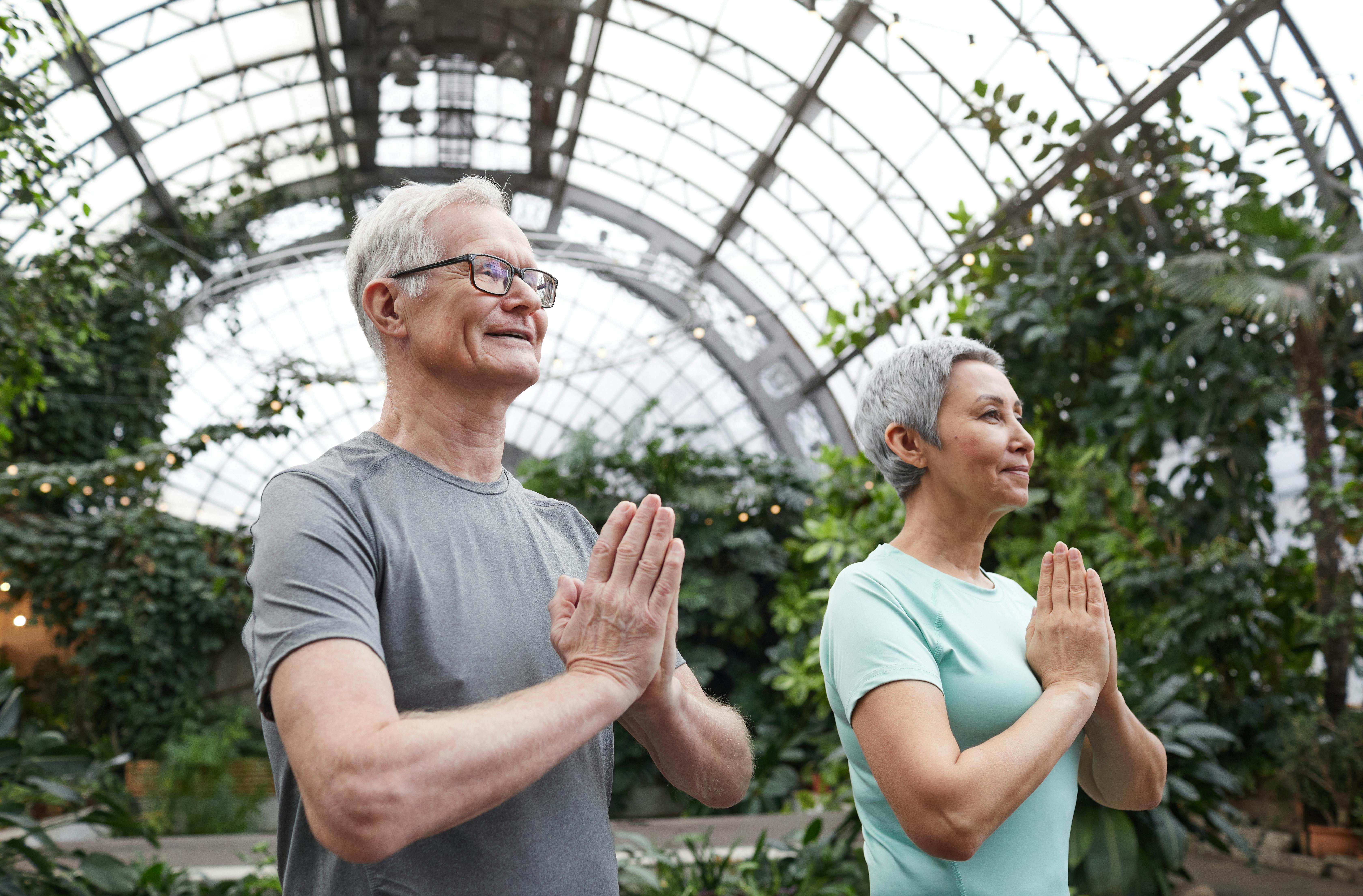 A man and woman in preparation for meditation | Source: Pexels