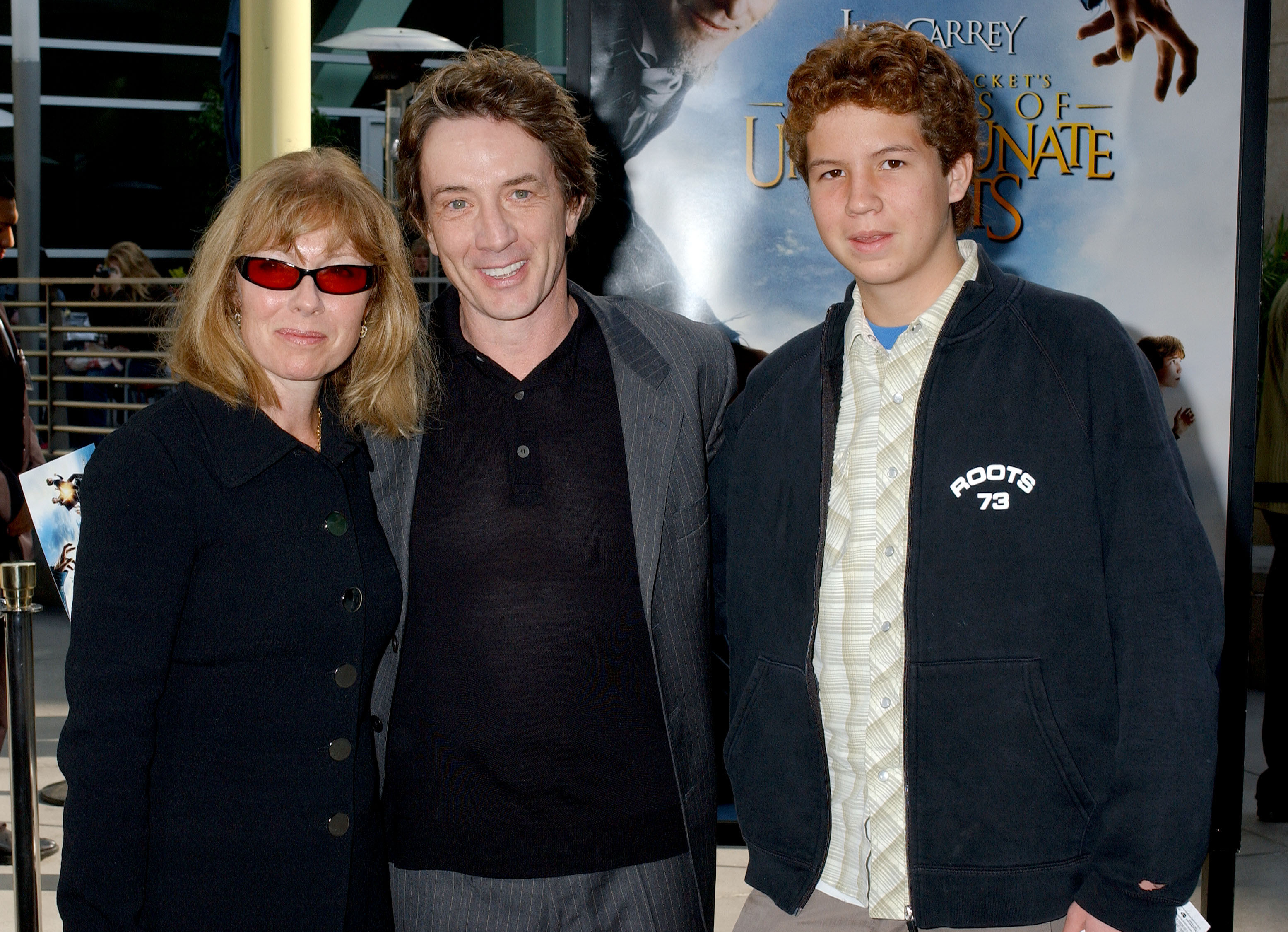 Nancy Dolman, Martin and Henry Short at the premiere of "Lemony Snicket's A Series of Unfortunate Events" in Los Angeles, California in 2004. | Source: Getty Images