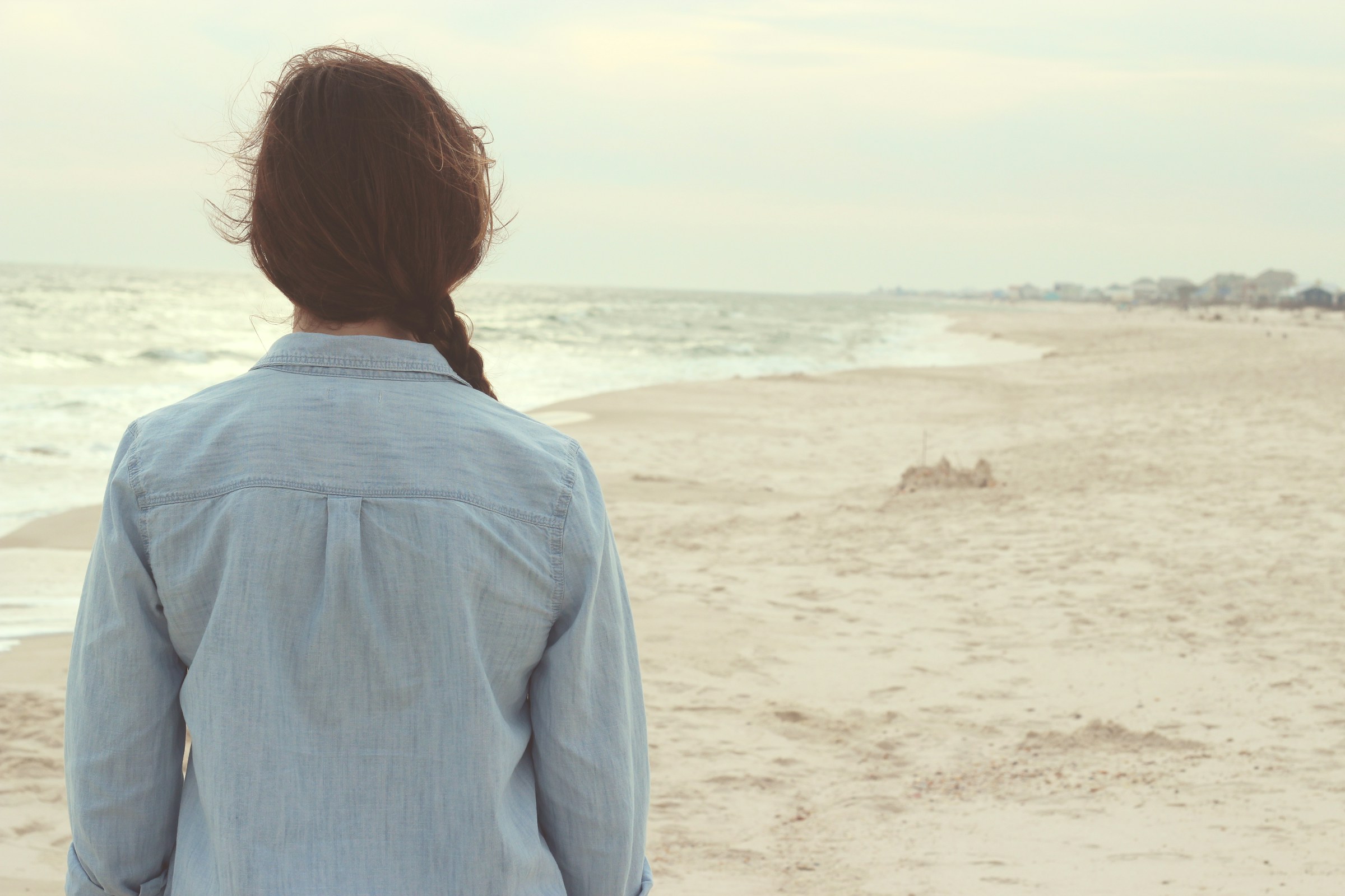 A woman by the sea | Source: Unsplash