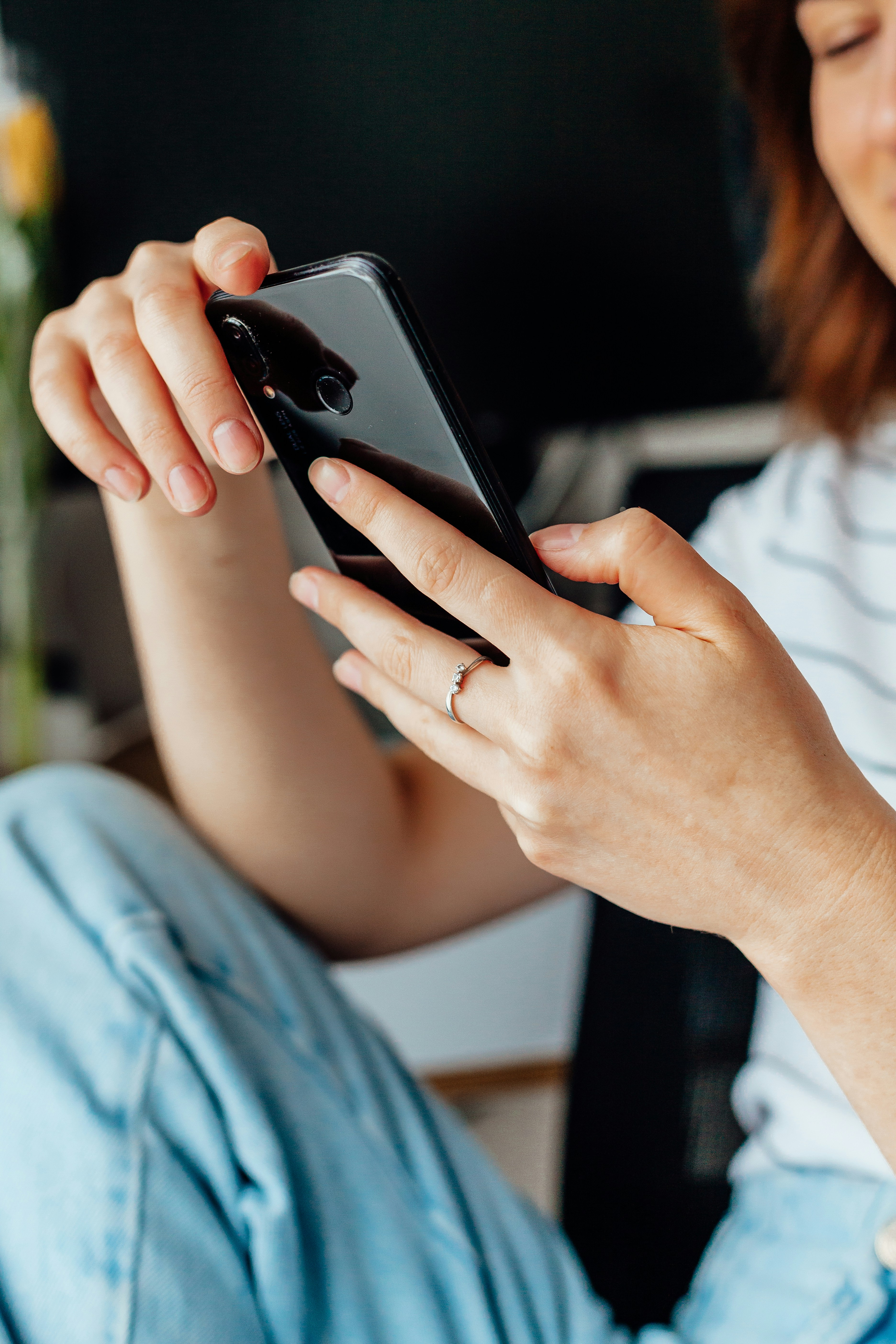 A woman holding a phone in her hands | Source: Unsplash