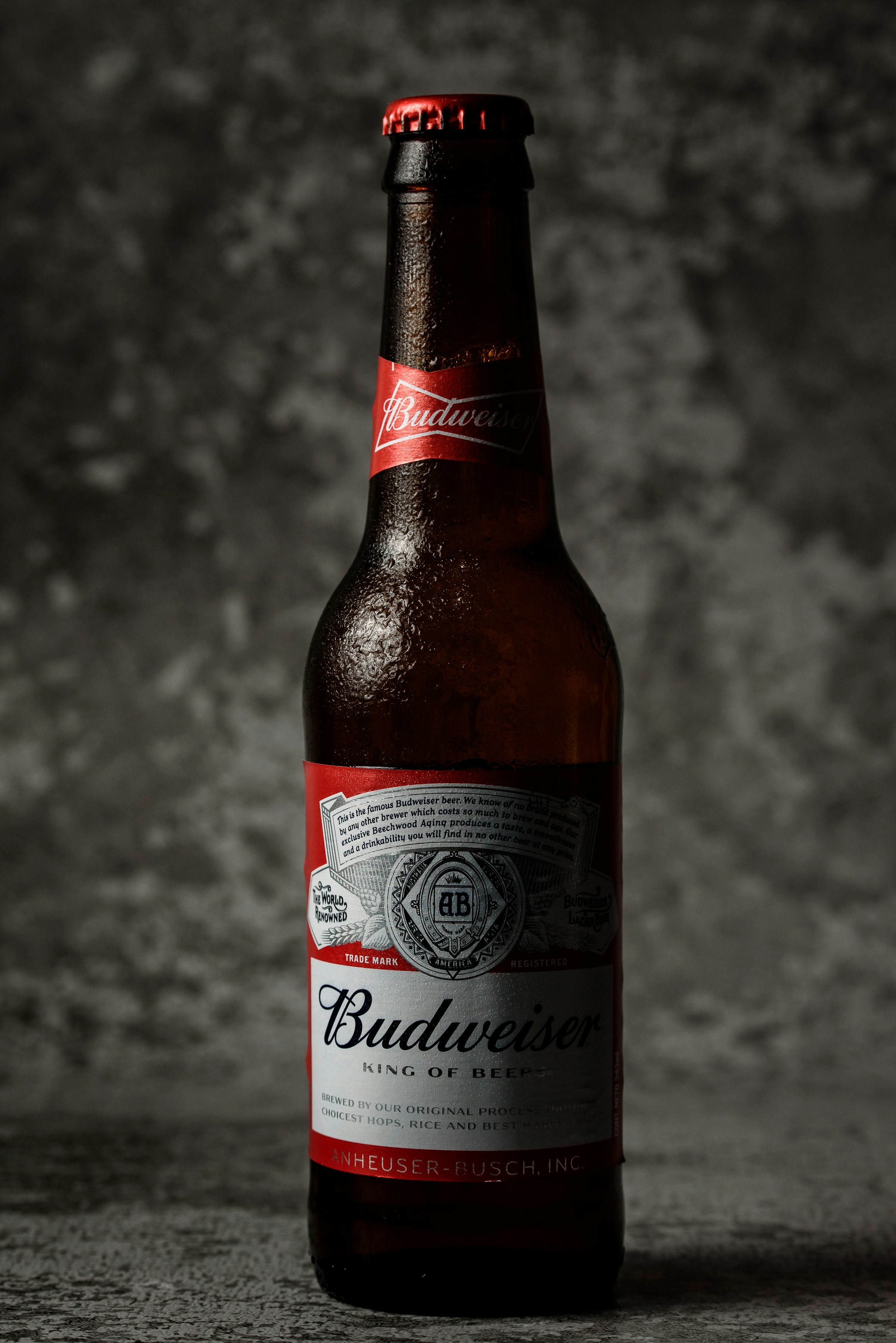 A cold beer bottle | Source: Unsplash