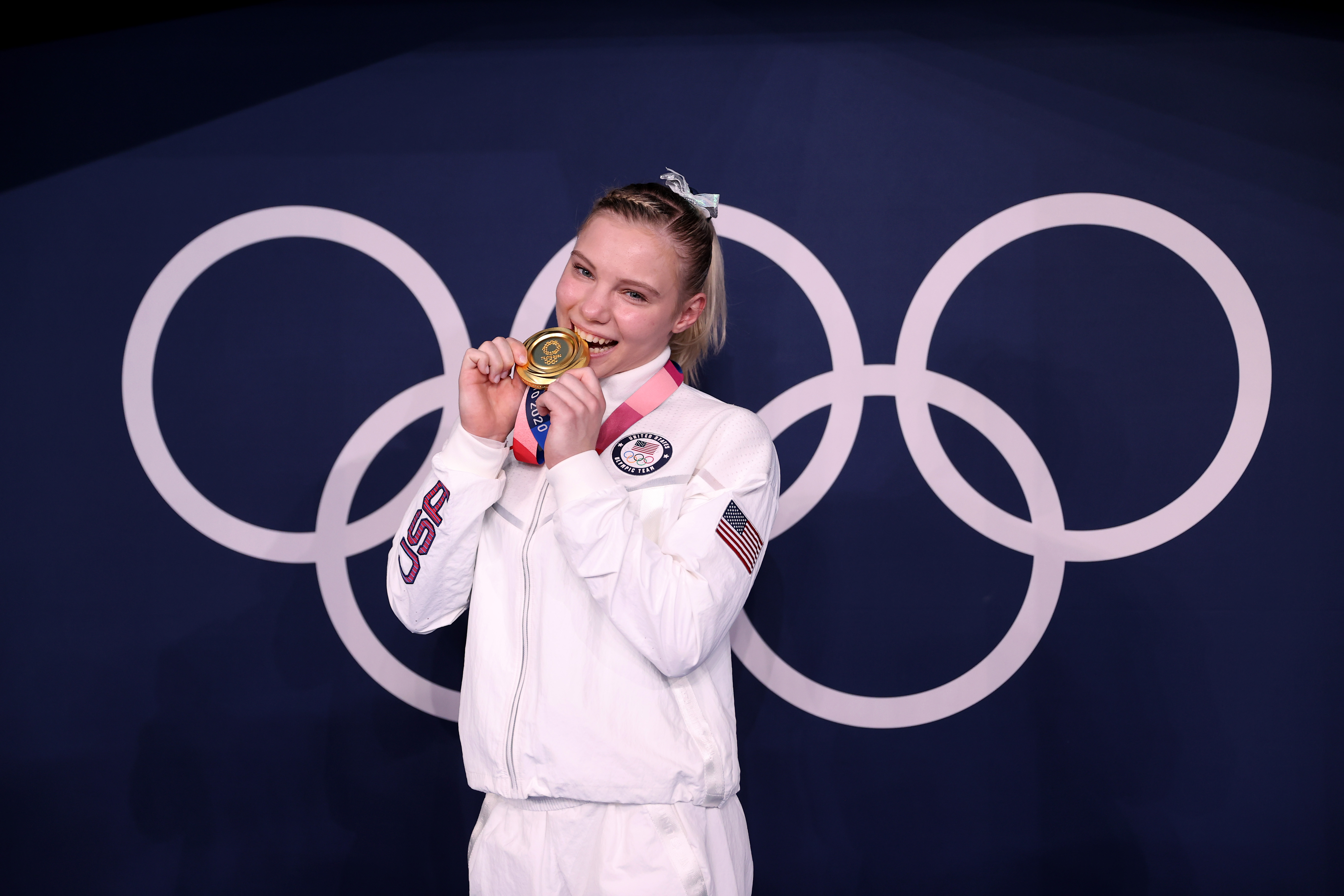 Jade Carey with her gold medal after winning the Women's Floor Final on day ten of the Tokyo 2020 Olympic Games in Tokyo, Japan on August 2, 2021 | Source: Getty Images