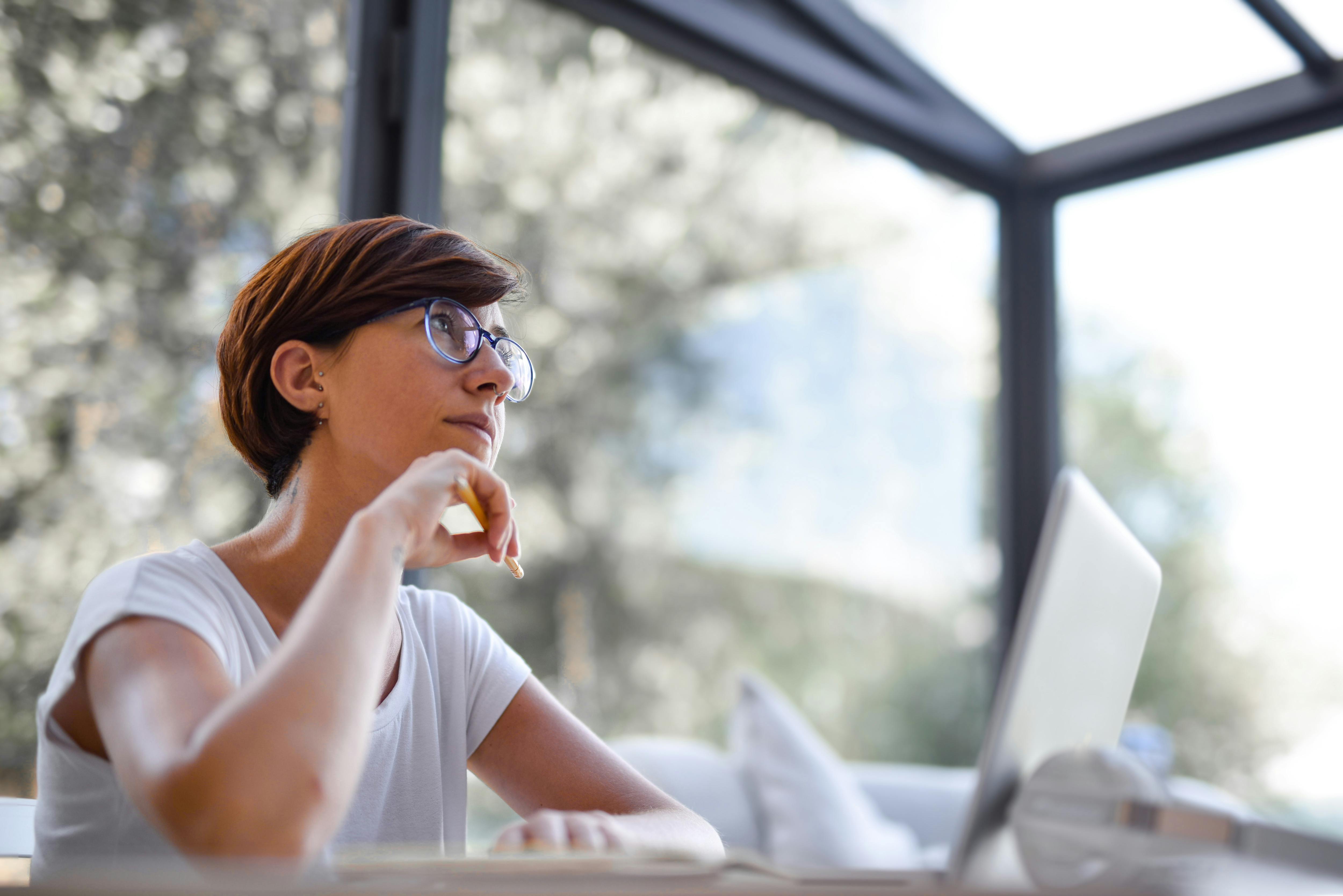 A woman in deep thought | Source: Pexels