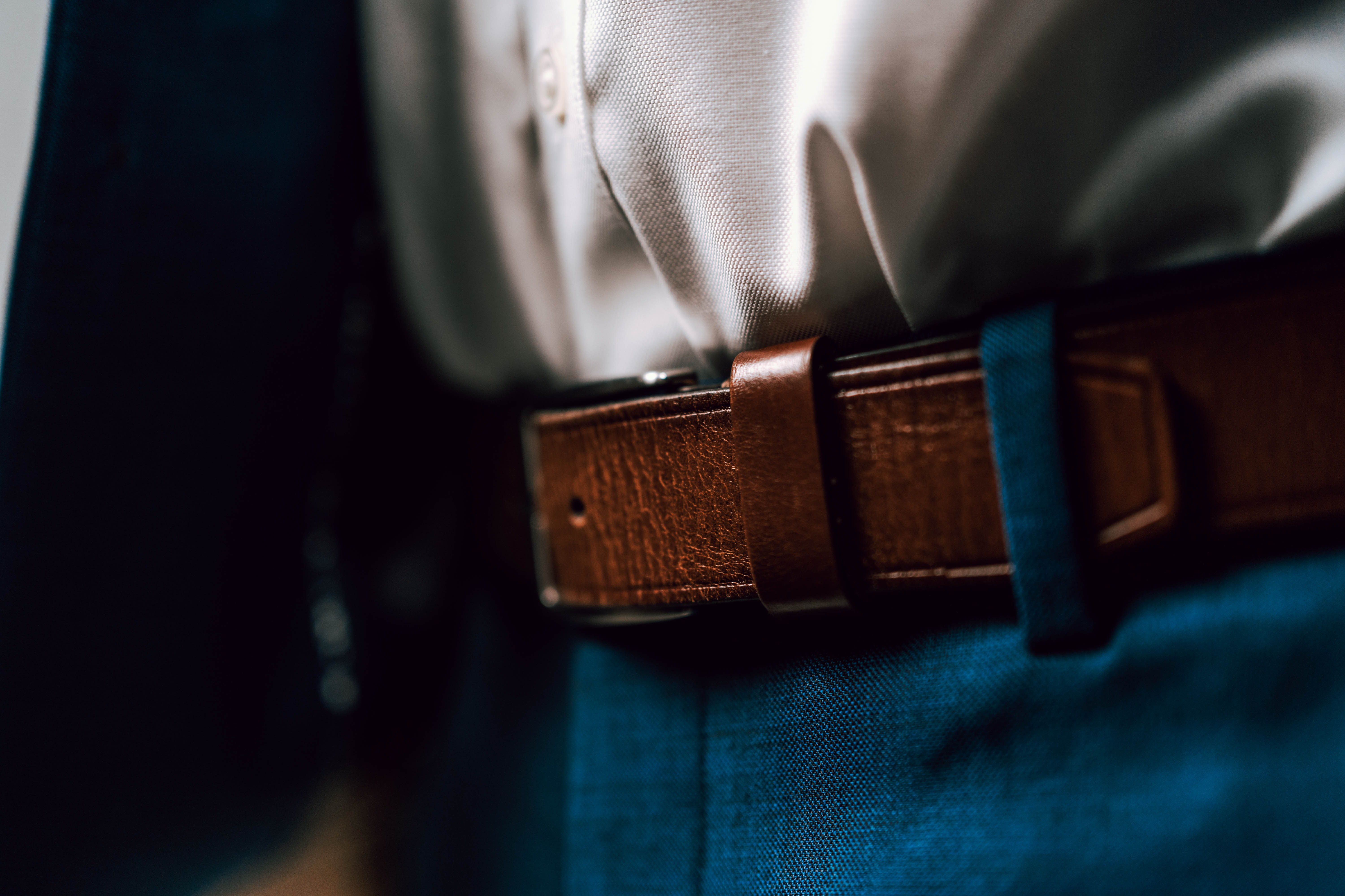 Lenny took off his belt & fastened it around the man's wounded leg to stop the blood flow. | Source: Unsplash