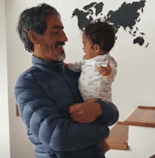 Carlos Tebes y su hija Pía. | Foto: YouTube/El Seis Bariloche.