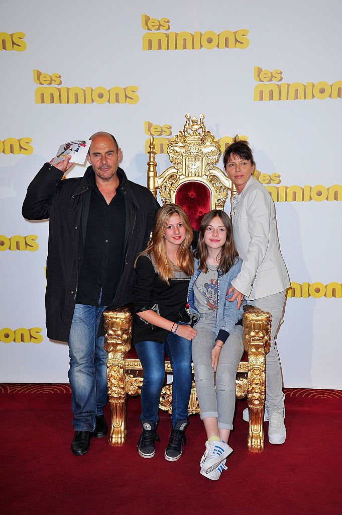 Bernard Campan, sa femme et leurs filles le 23 juin 2015 à Paris. l Source : Getty Images