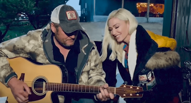 Blake Shelton and Gwen Stefani sings "Nobody But You" for the ACM Music Special on April 5, 2020. | Source: YouTube/ Taste Of Country.
