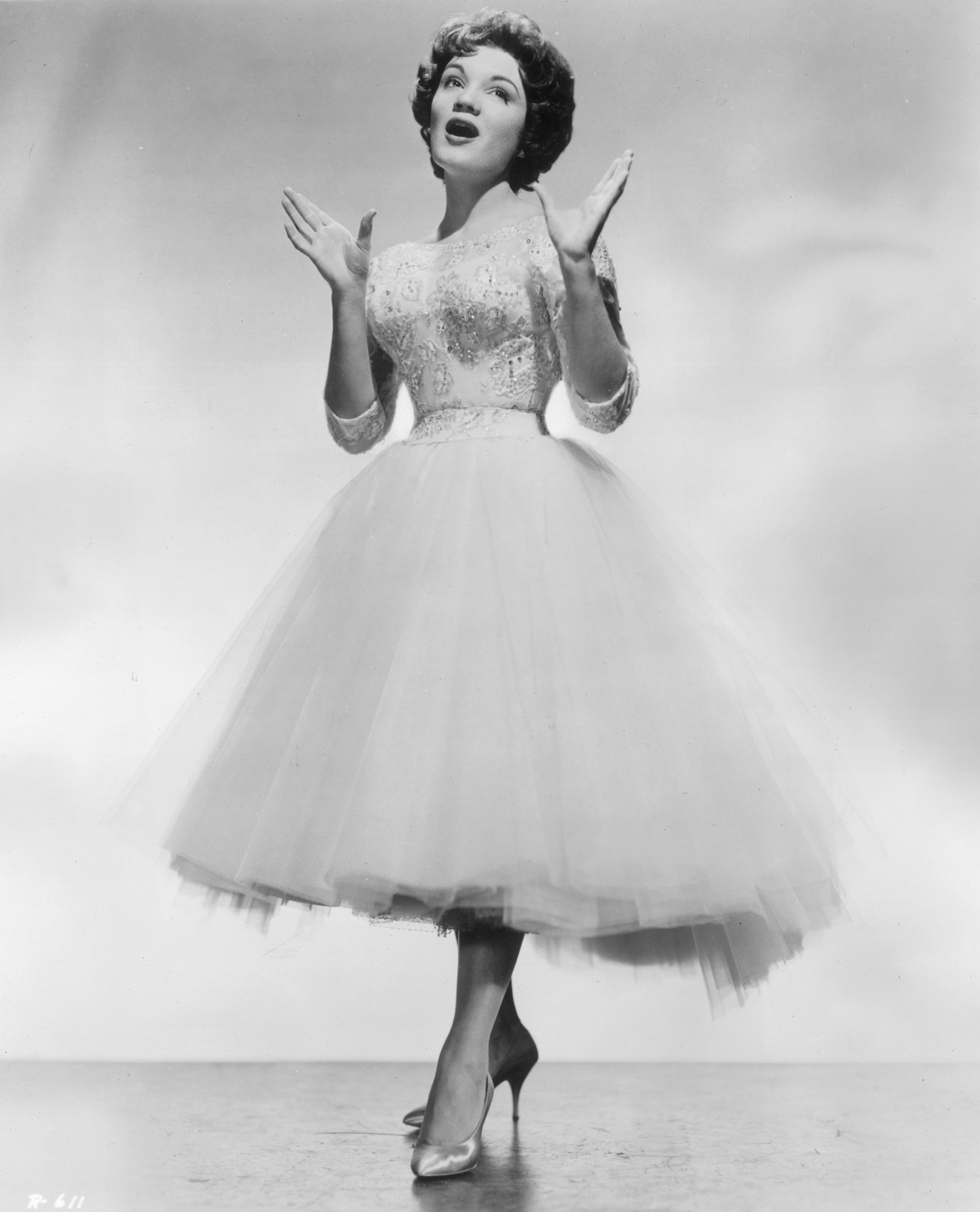 Connie Francis singing, 1958 | Photo: Getty Images 