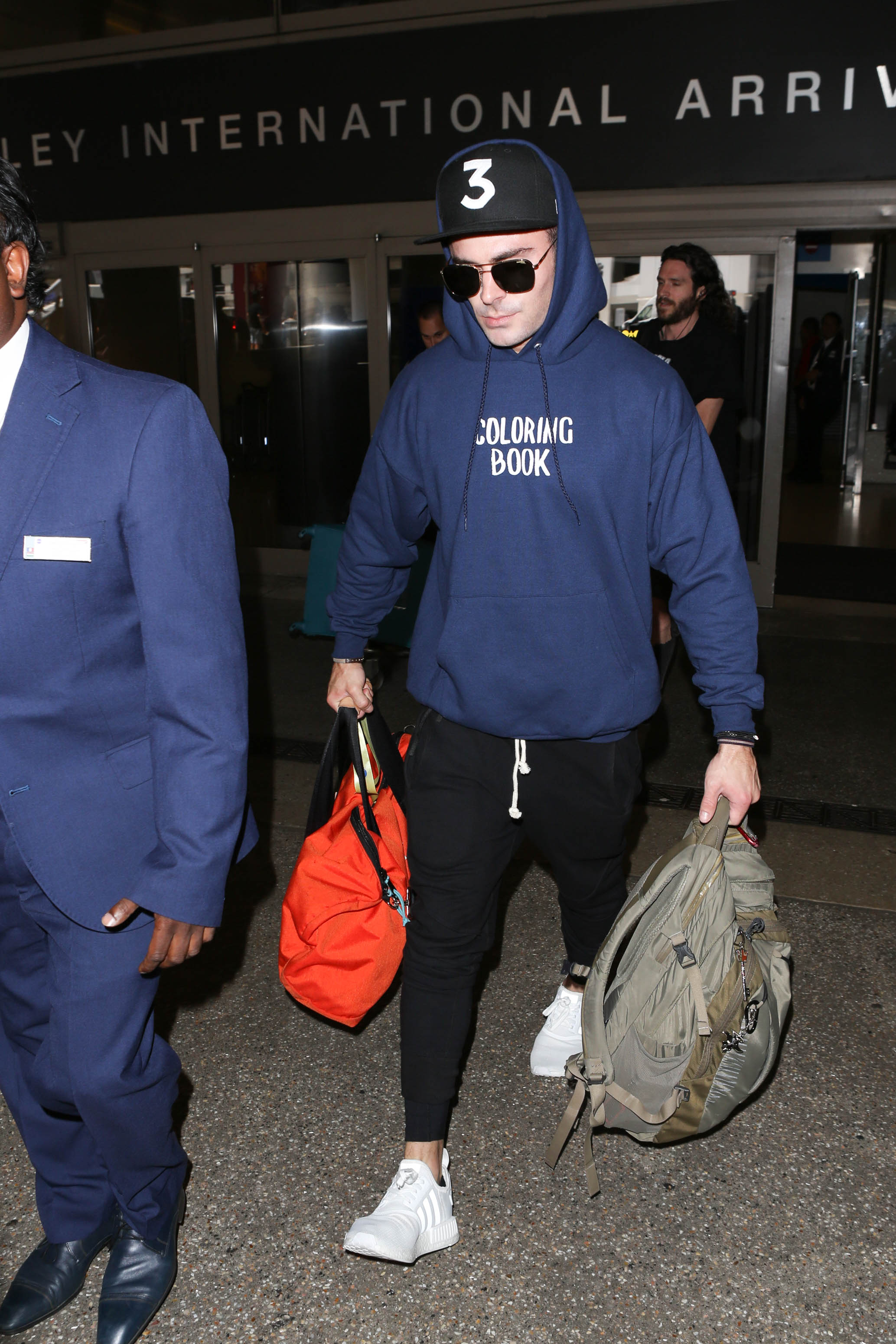 Zac Efron spotted at LAX in Los Angeles, California on June 2, 2017 | Source: Getty Images