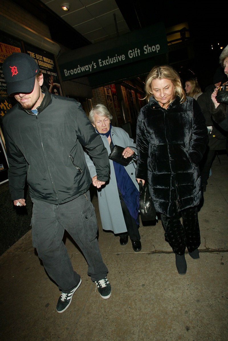 Leonardo DiCaprio with his grandmother and mother Irmalin at the Shubert Theatre, New York City on December 10, 2002 | Source: Getty Images