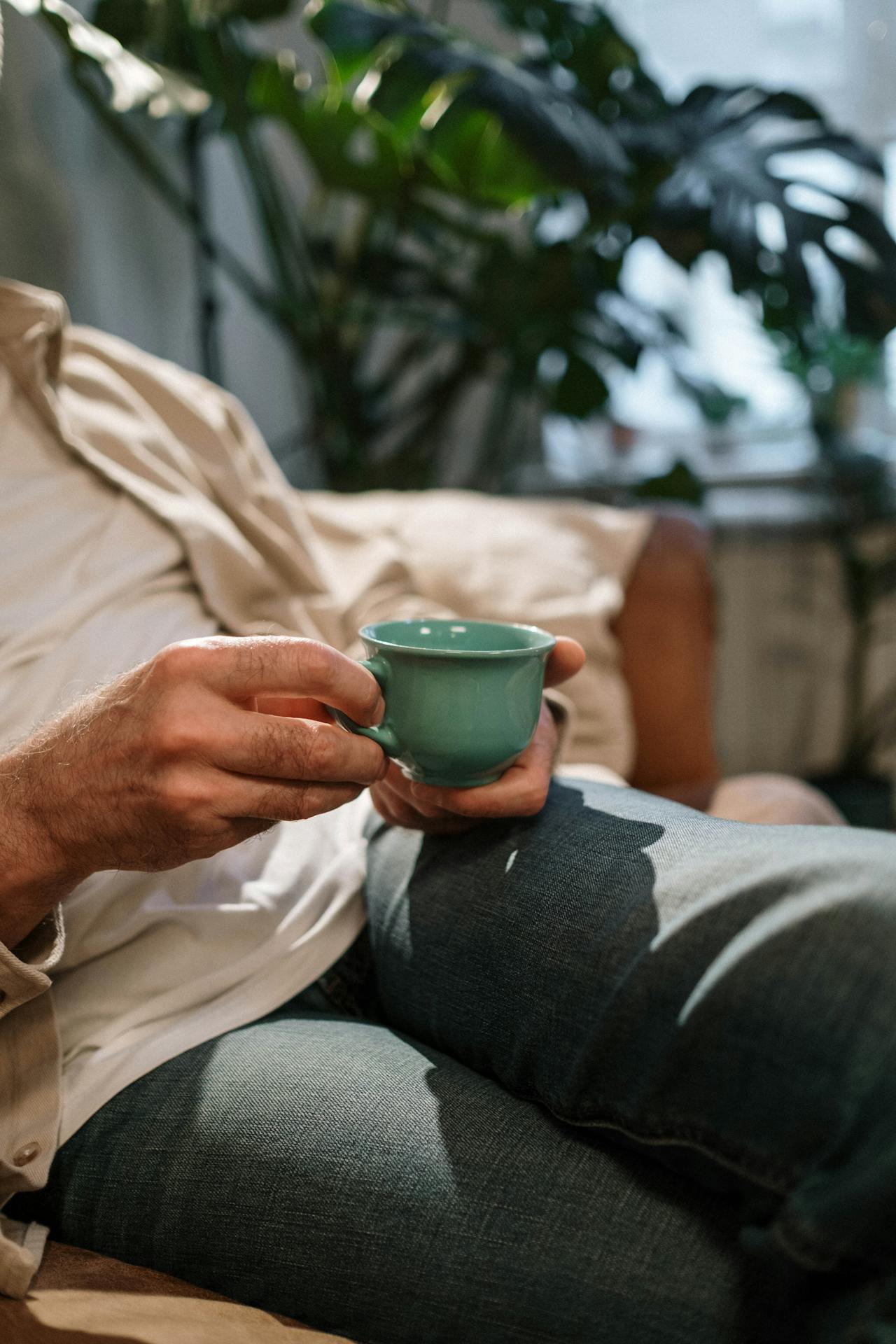 A man holding a ceramic cup | Source: Pexels