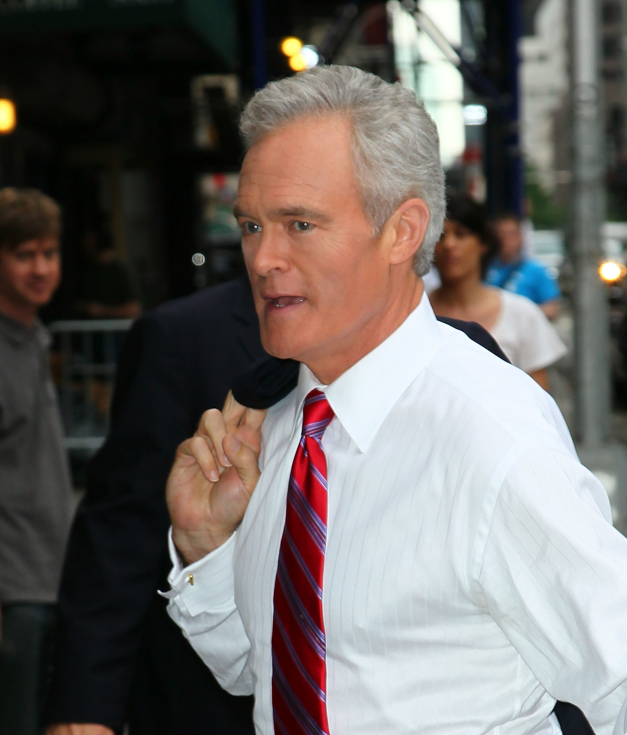 Scott Pelley arrives at the Ed Sullivan Theater for a taping of "Late Show with David Letterman" in New York City on May 24, 2011. | Source: Getty Images