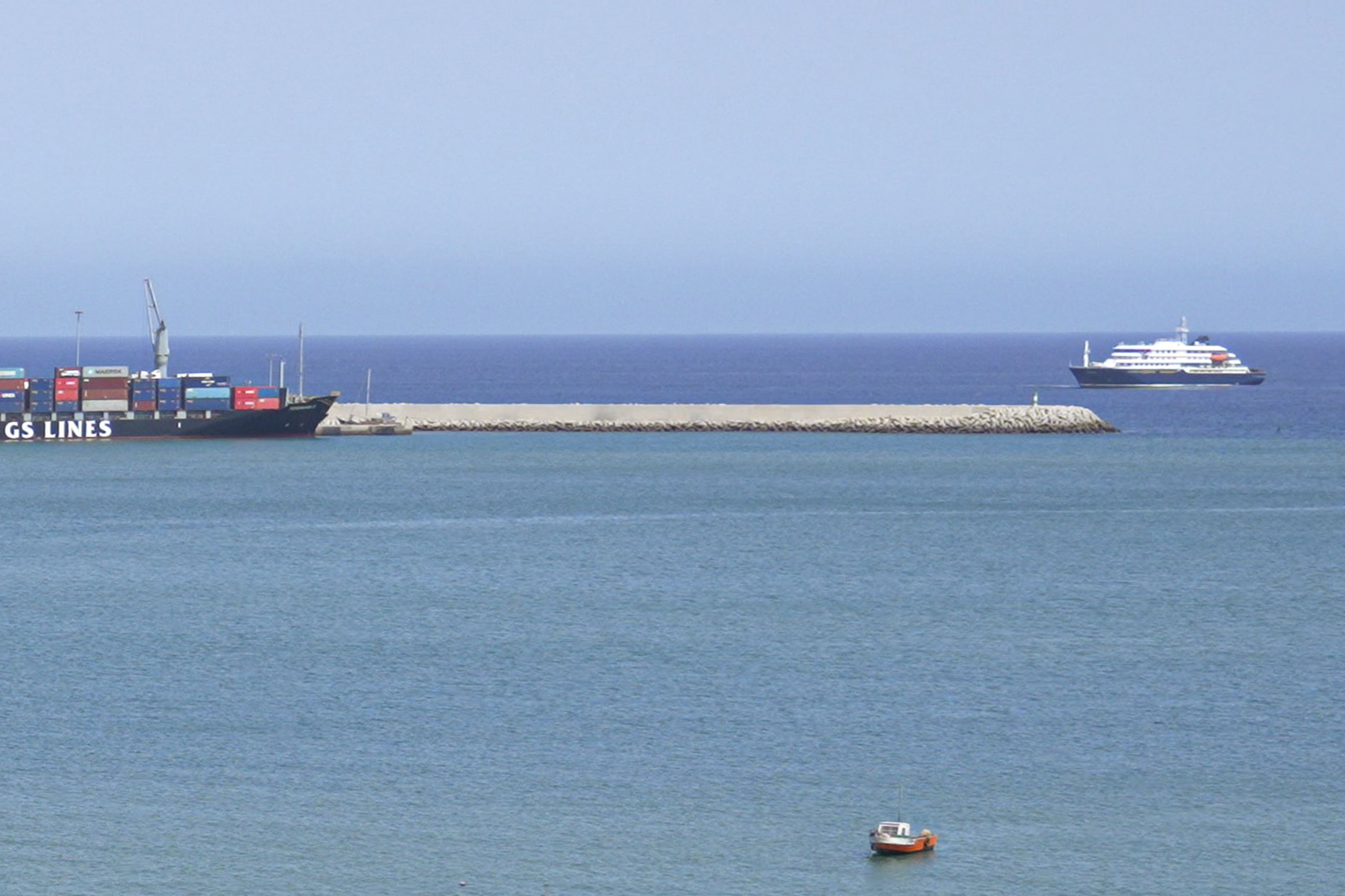 Cruise ship MV Hondius stationary off the port of Praia, the capital of Cape Verde, on May 4, 2026. | Source: Getty Images