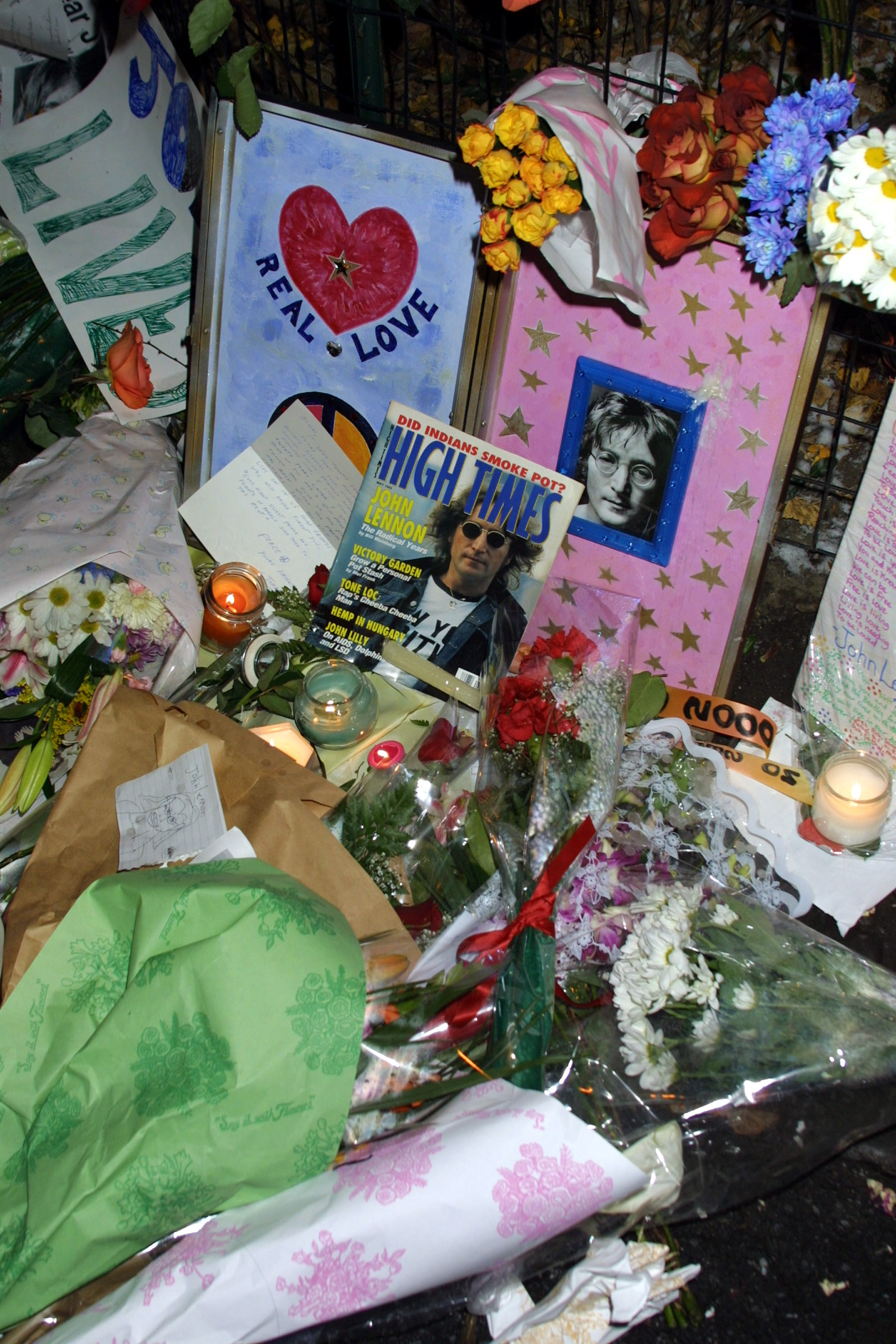 A memorial site for John Lennon in honor of the 20th anniversary of his murder on December 8, 2000, in New York. | Source: Getty Images