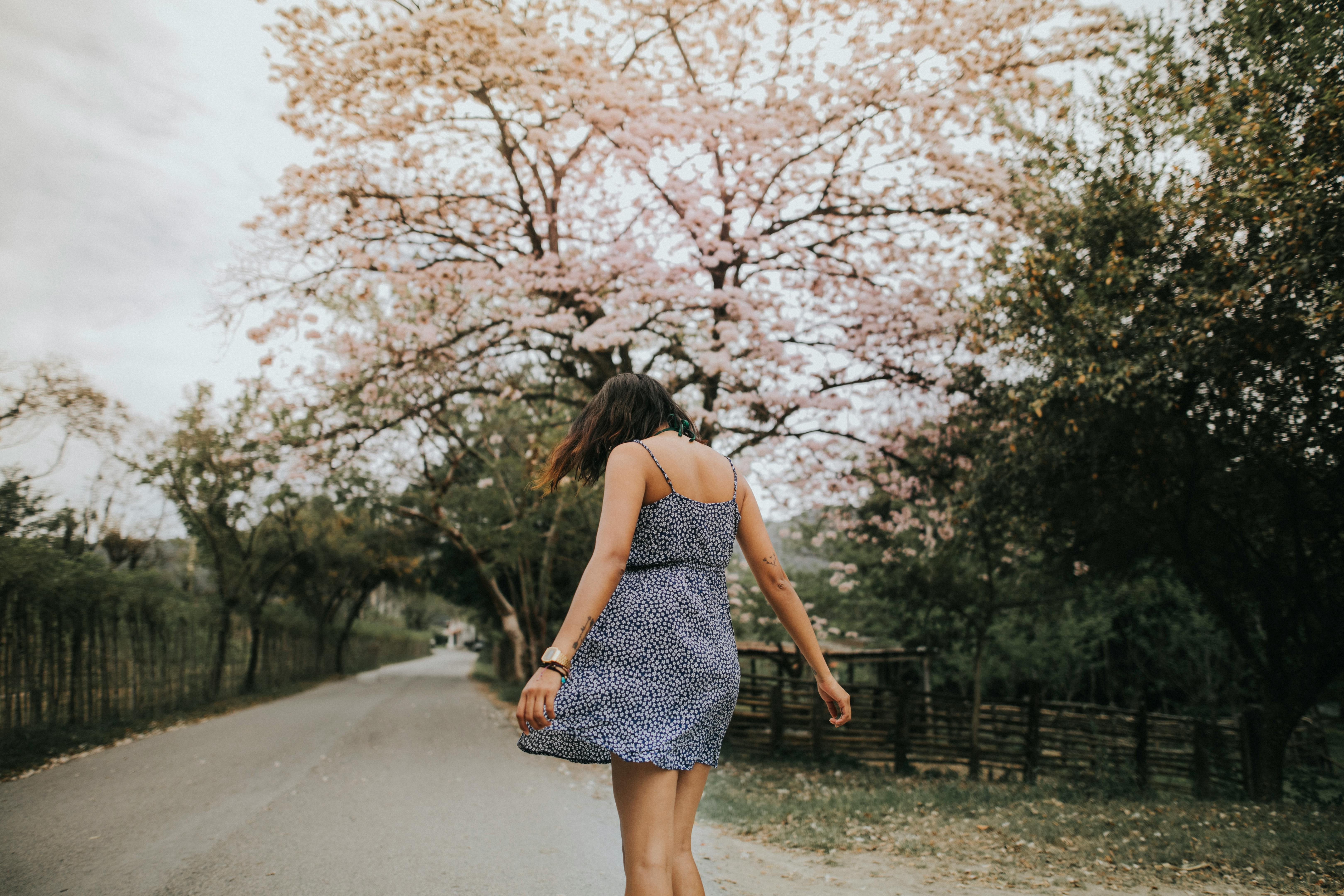 A woman walking away | Source: Pexels