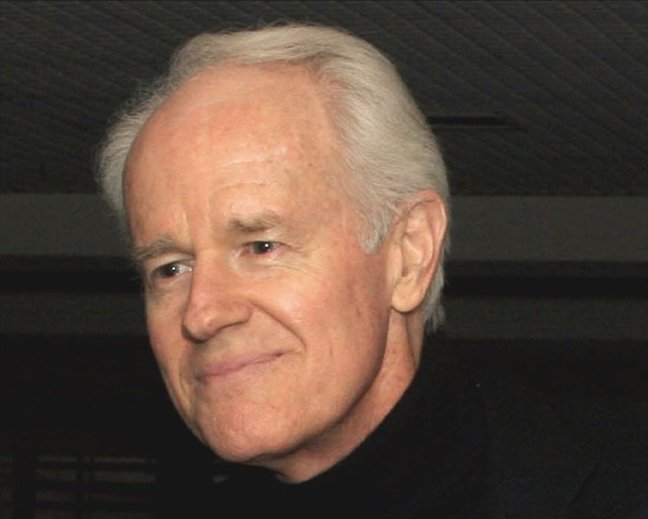 Mike Farrell, 2008. | Source: Wikimedia Commons