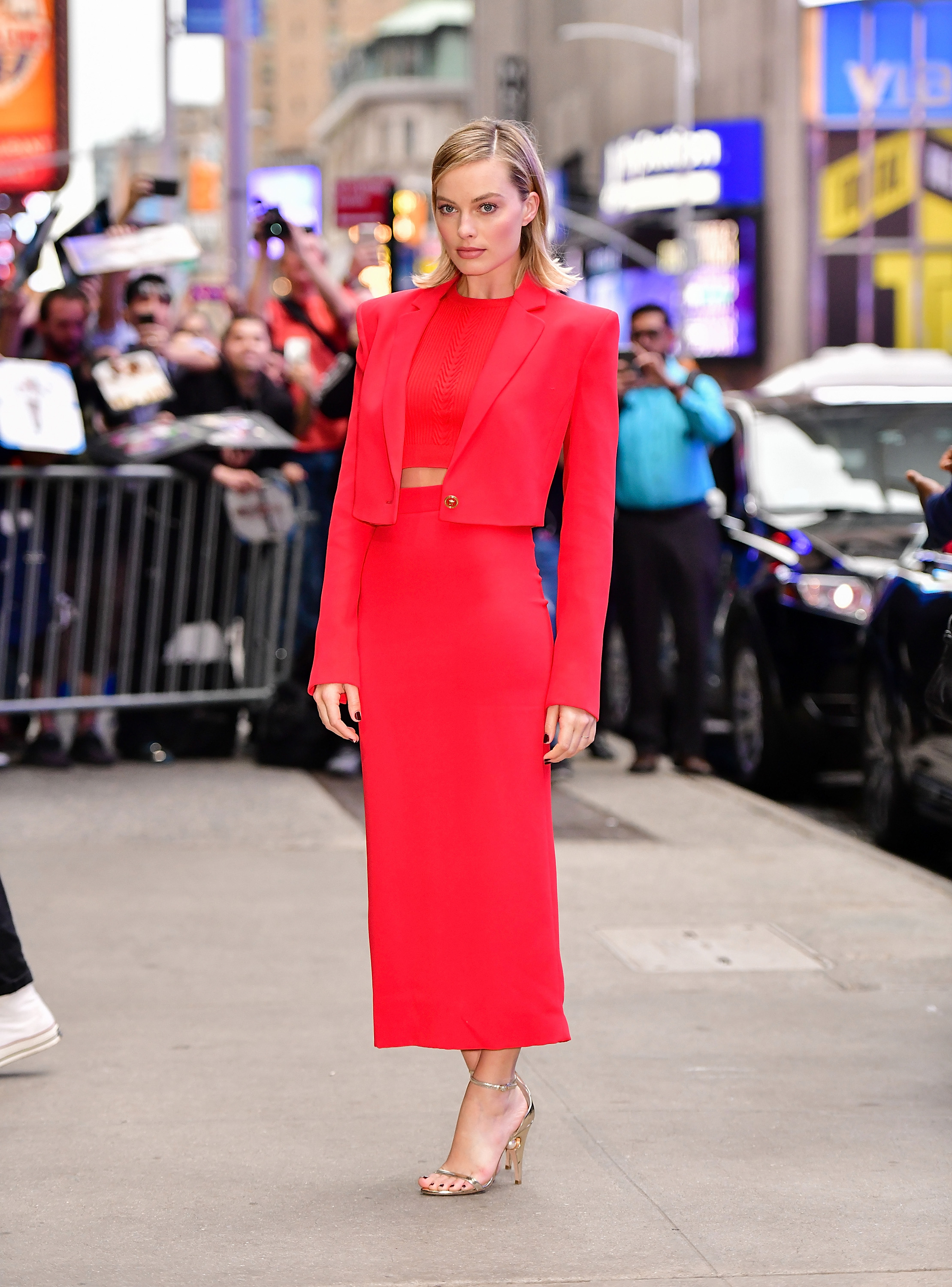 Margot Robbie spotted arriving for "Good Morning America" in New York City on October 11, 2017 | Source: Getty Images