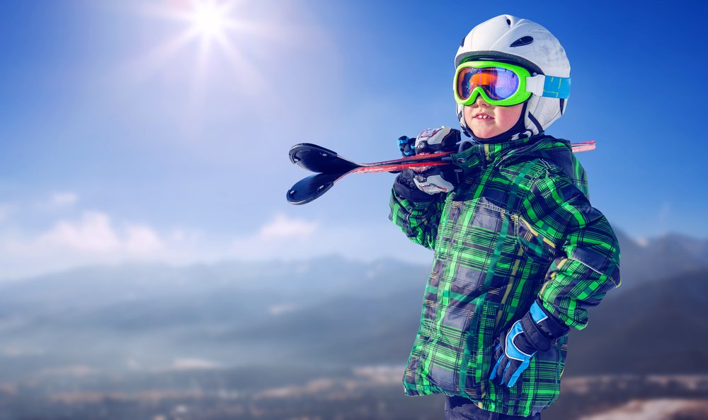 Little Johnny was determined to impress his mom with his skiing skills. | Photo: Shutterstock
